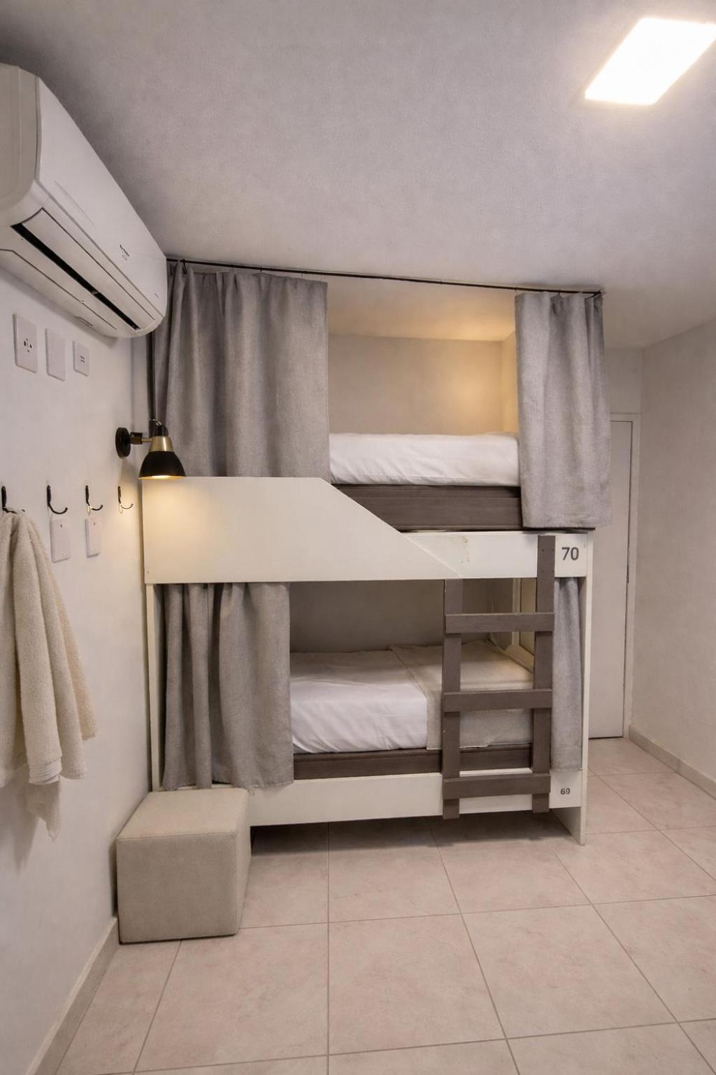 Cama em Dormitório Misto com 4 Camas