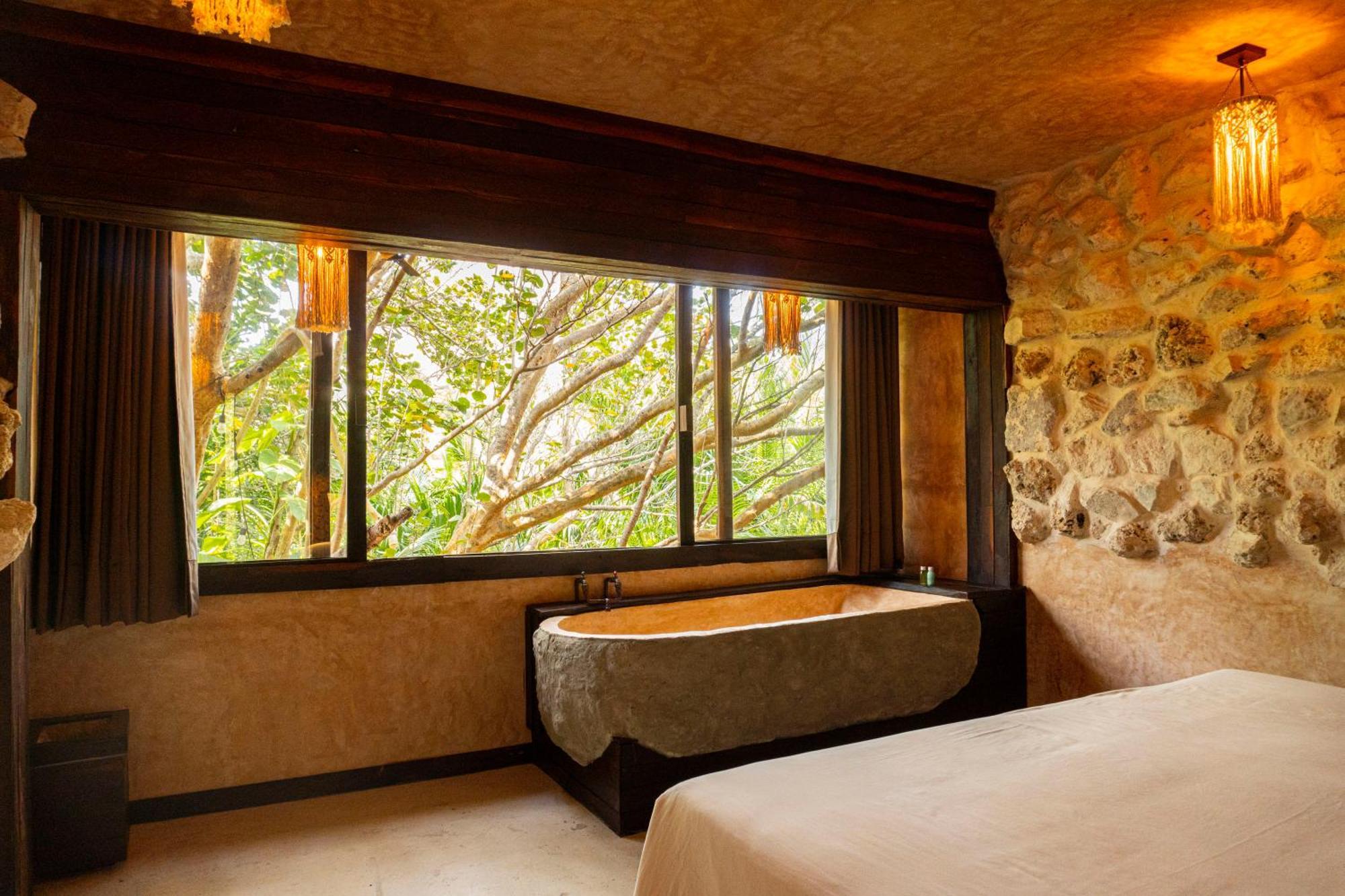 Private Jungle Room