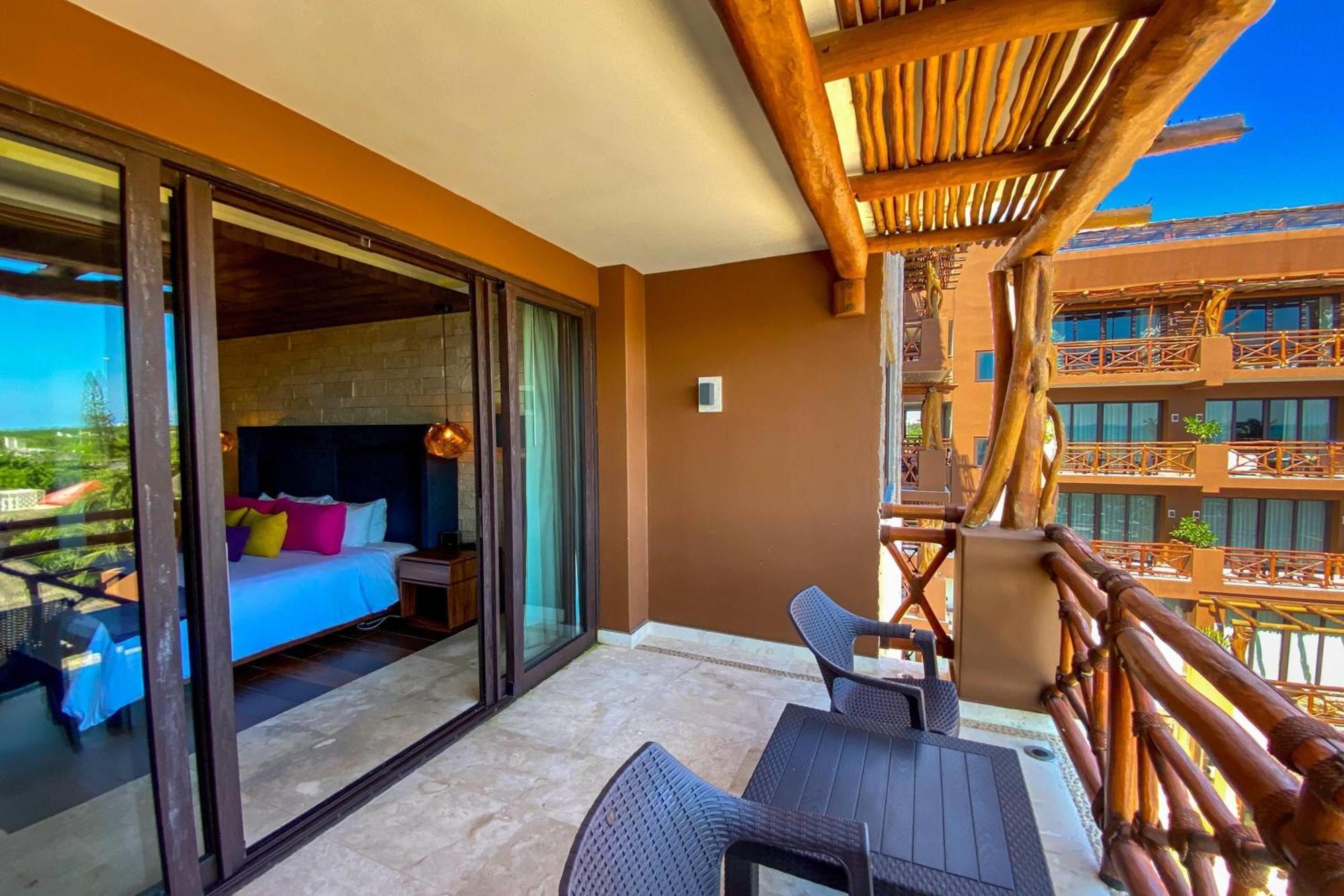 Suite Junior con cama extragrande y balcón - No fumadores