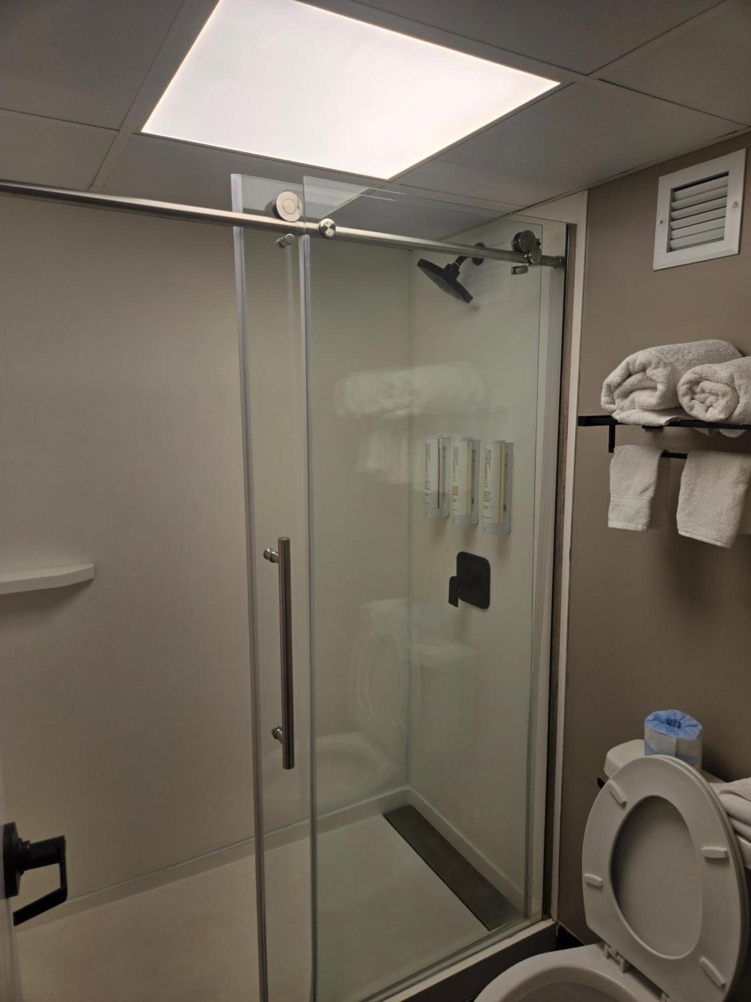 Double Room,1743368575:JPEG