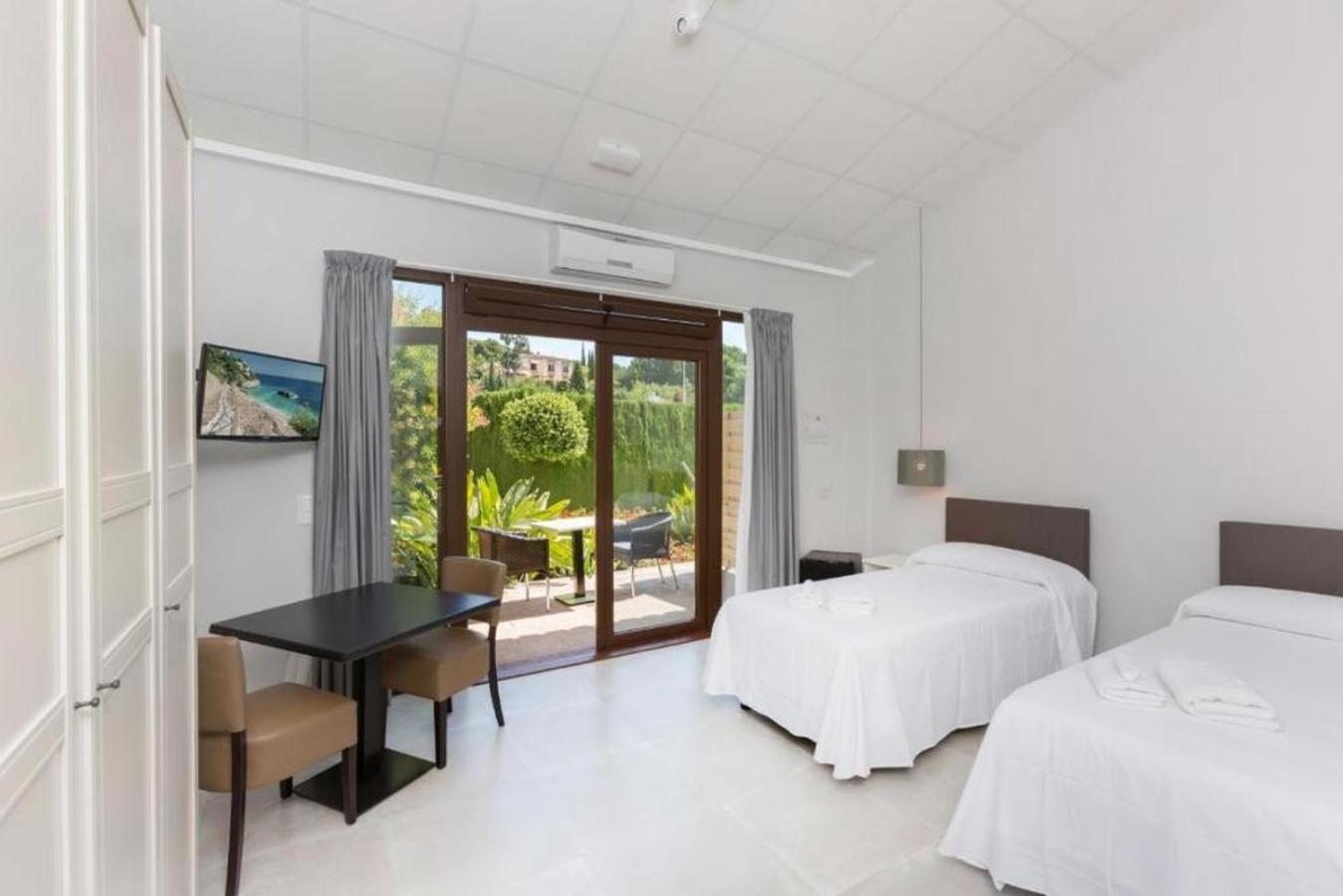Double or Twin Room Garden View