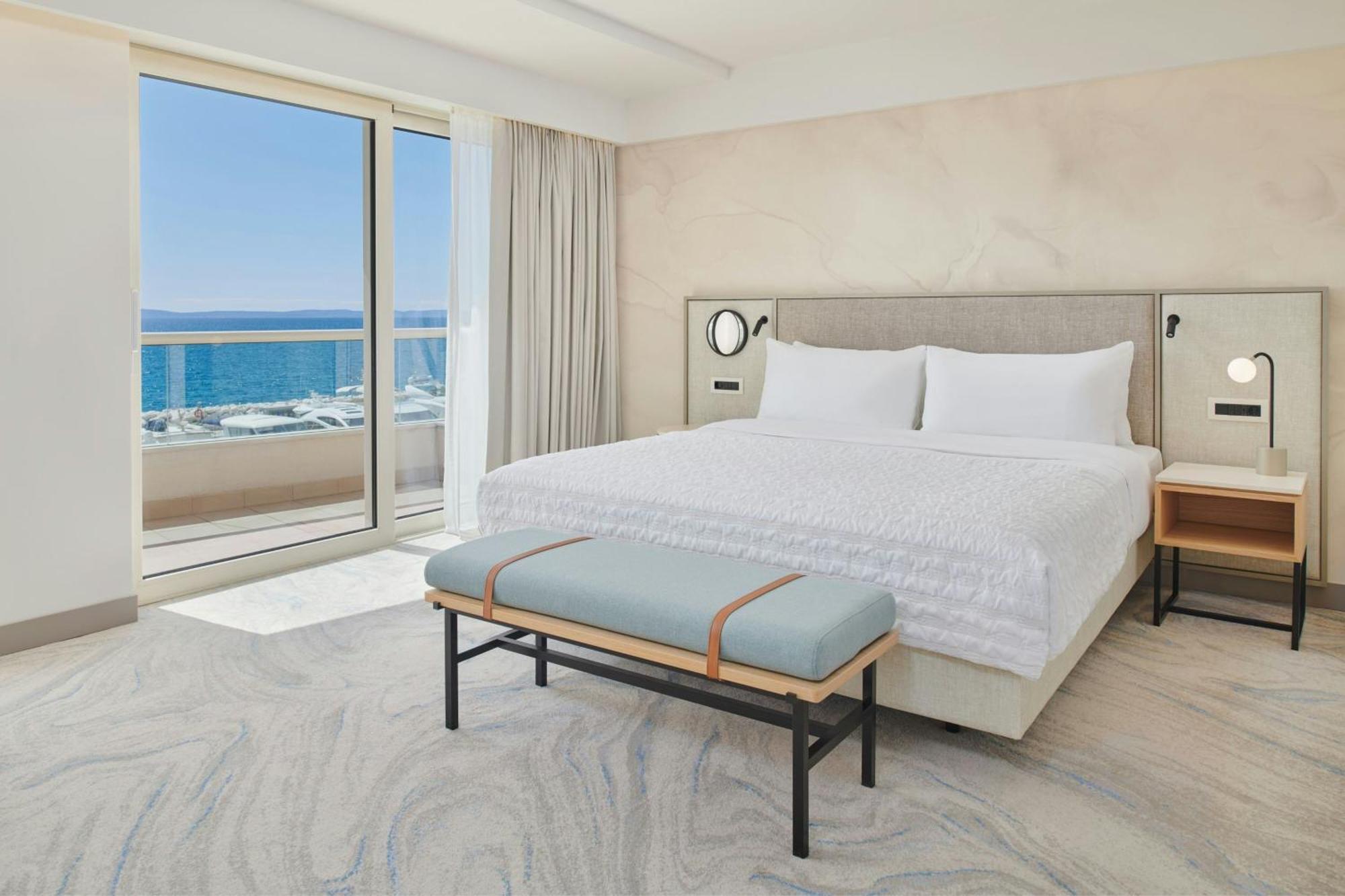 Premium Sea View Room King bed