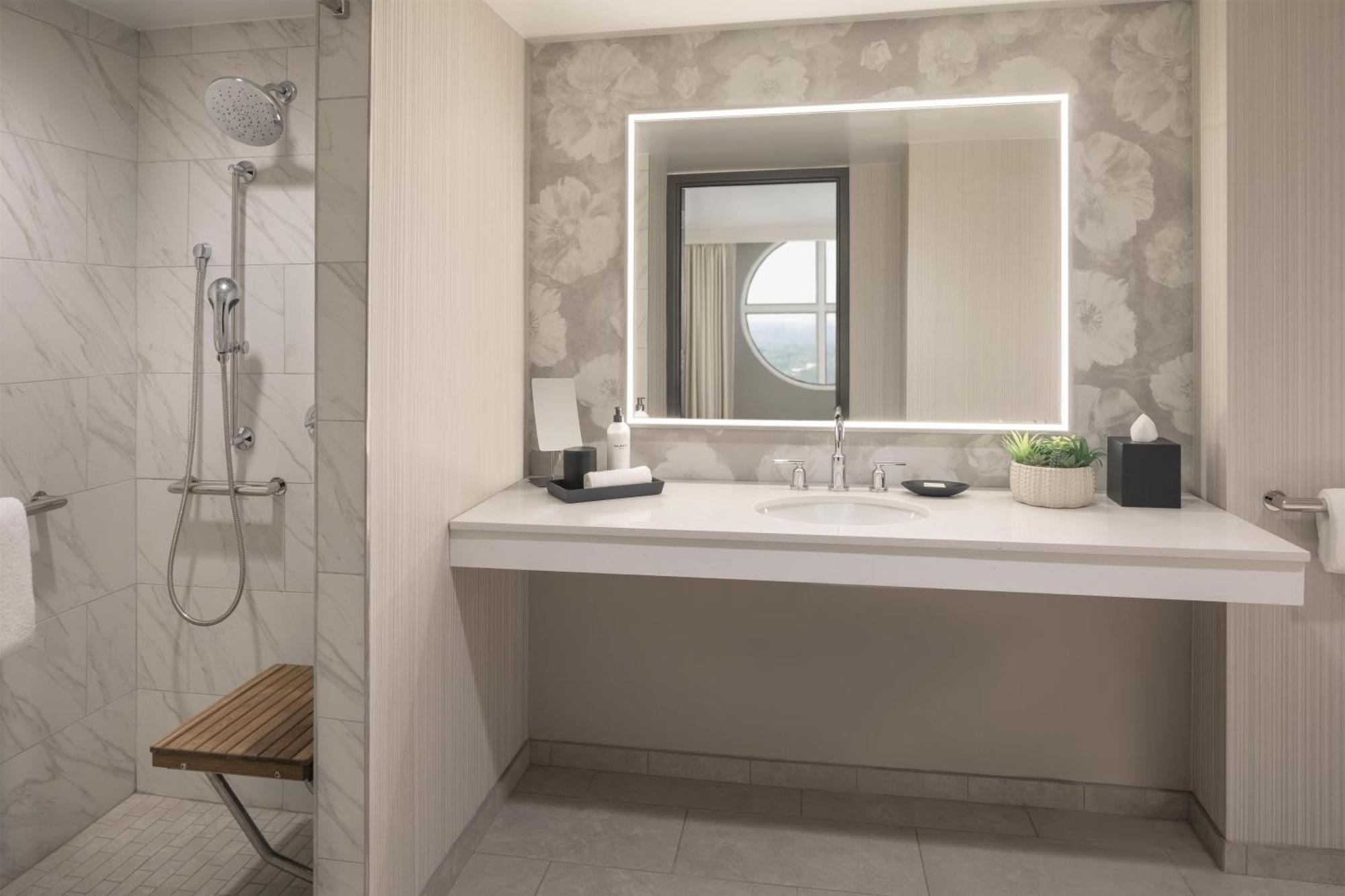 Chambre Lit King-Size - Accessible aux Personnes à Mobilité Réduite
