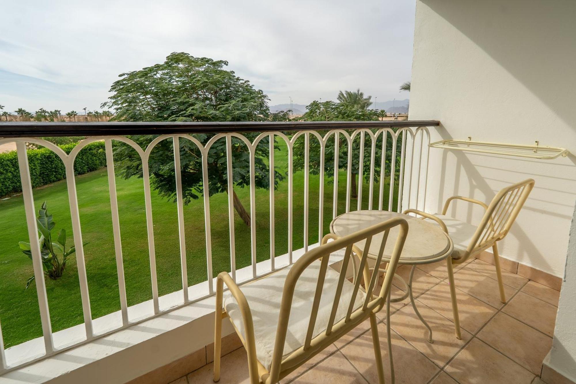 Family Queen Bed Garden View
