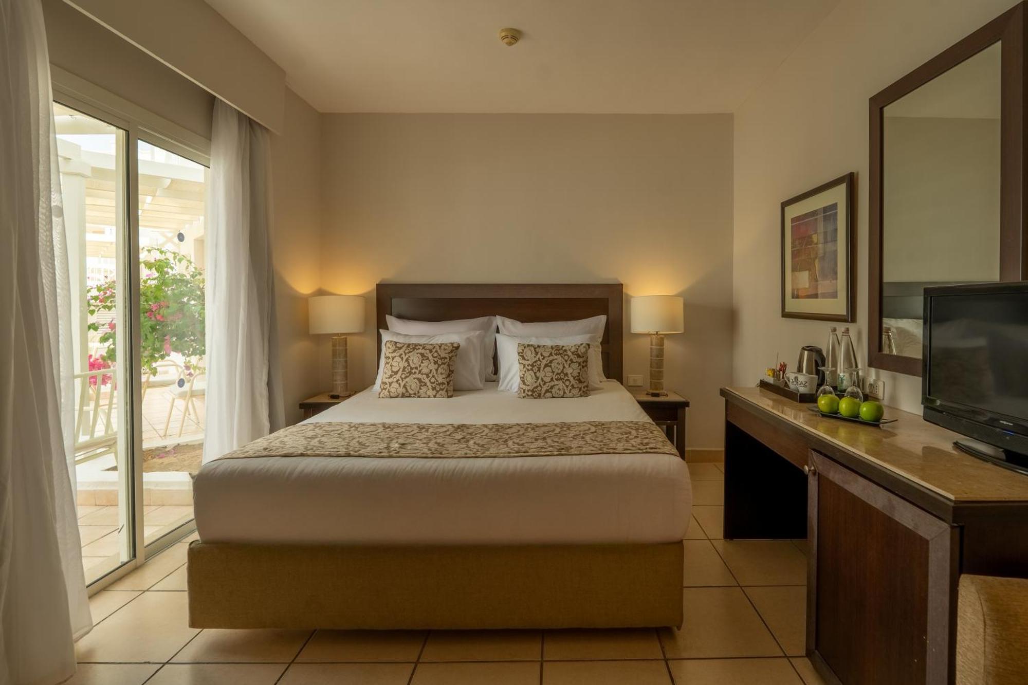 Standard Queen Bed Pool View