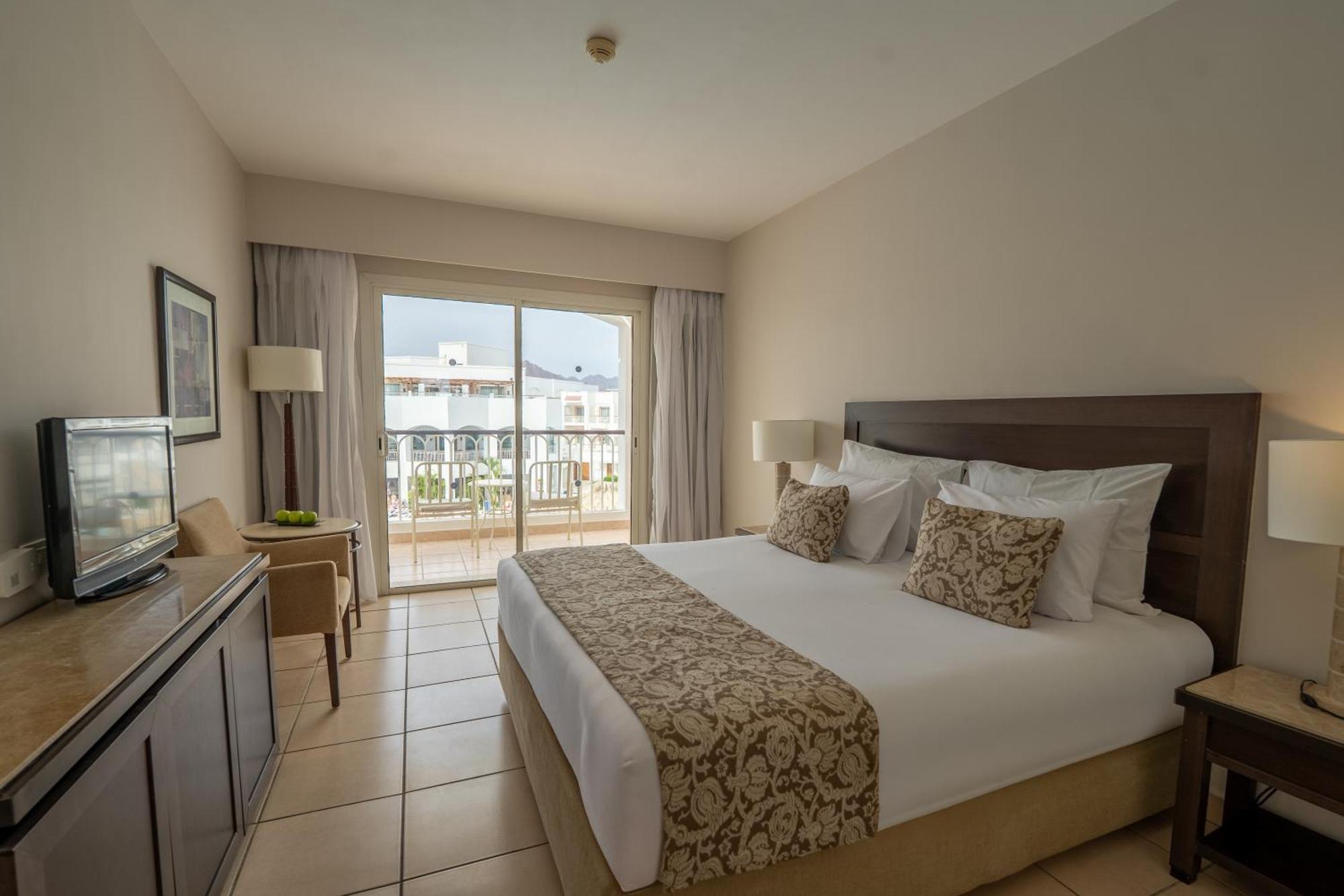 Superior Queen or Twin Bed Pool View