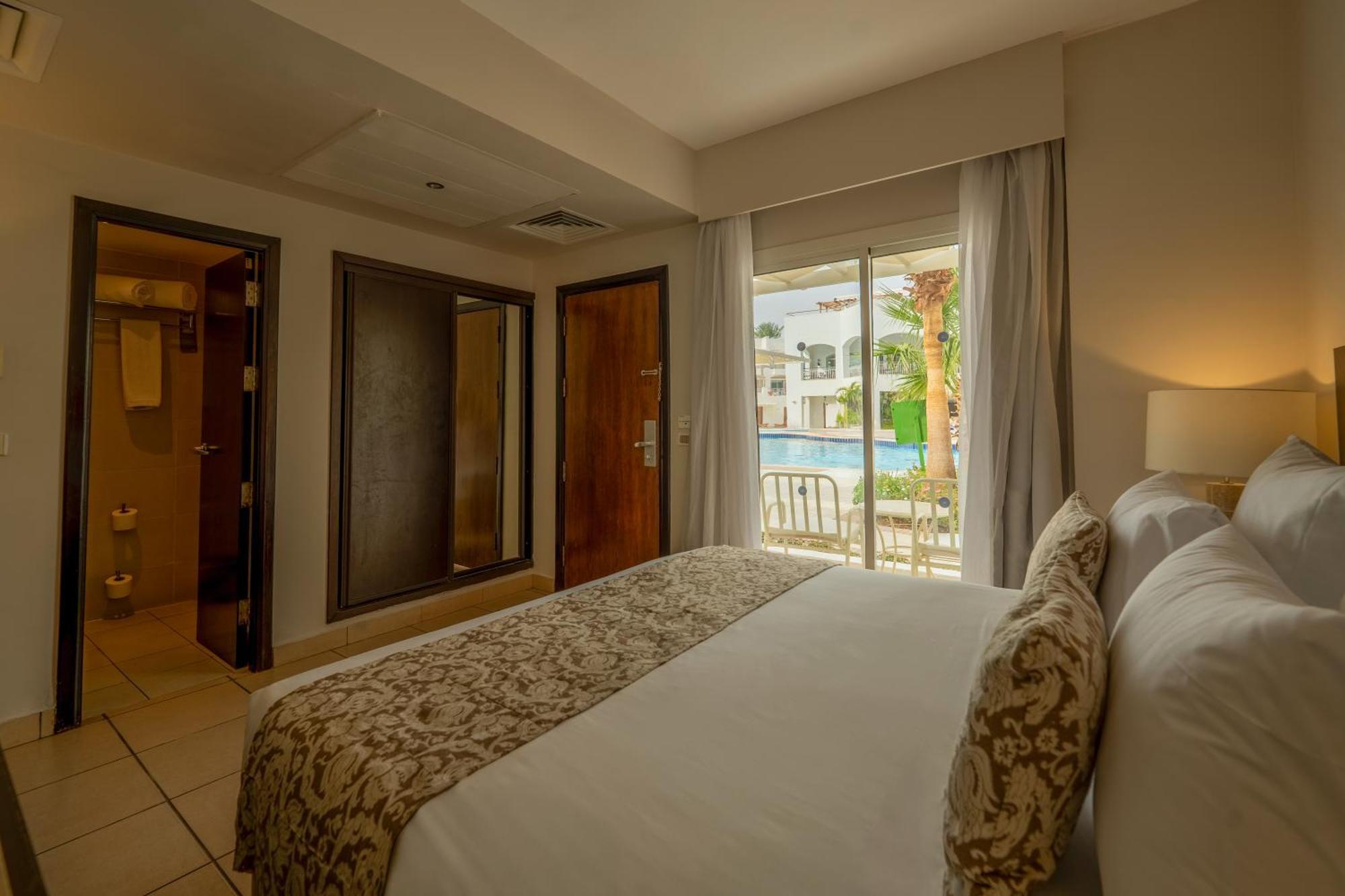 Standard Queen Bed Pool View