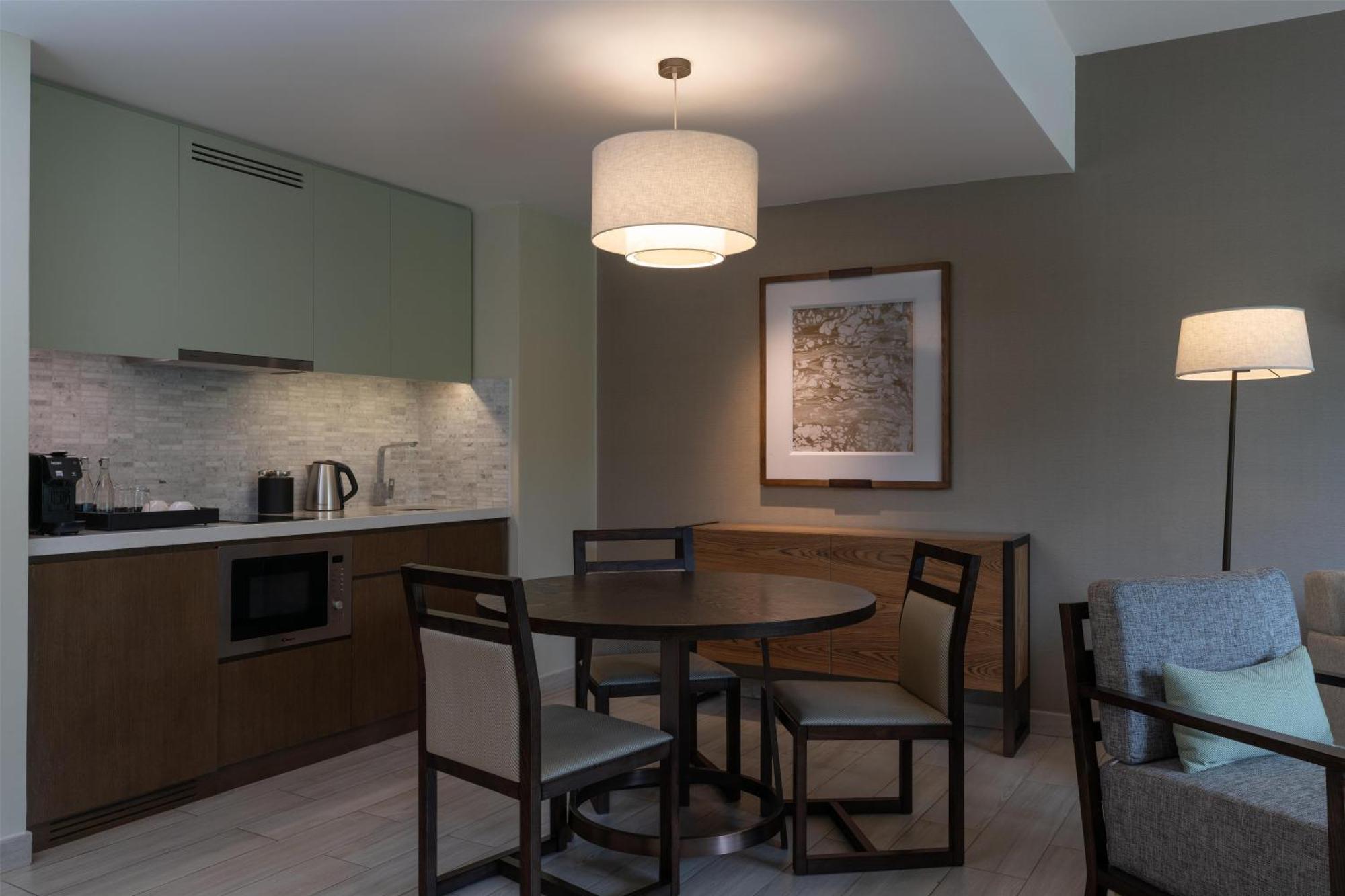 Junior Suite with Lounge Access