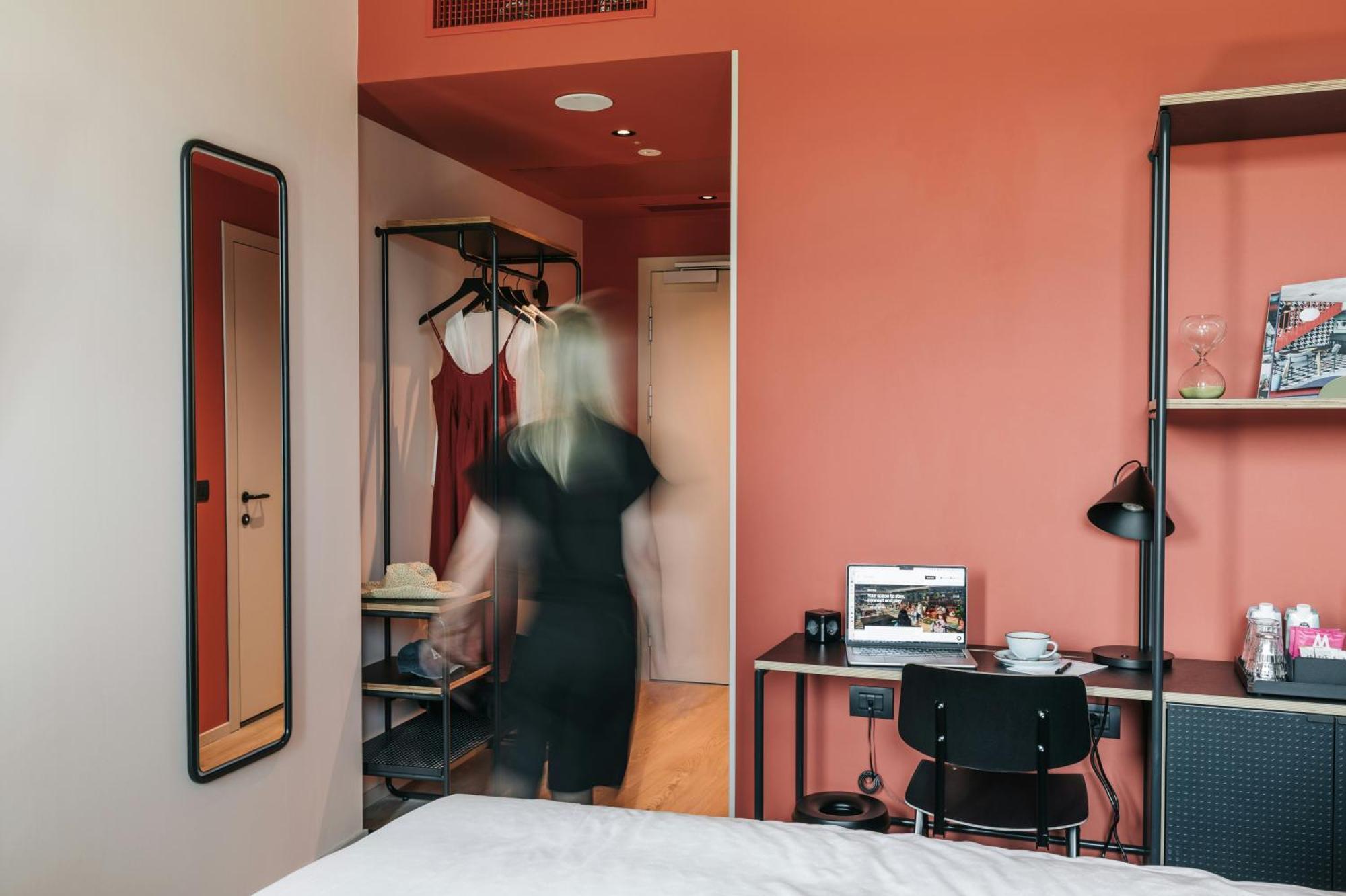 Deluxe Studio