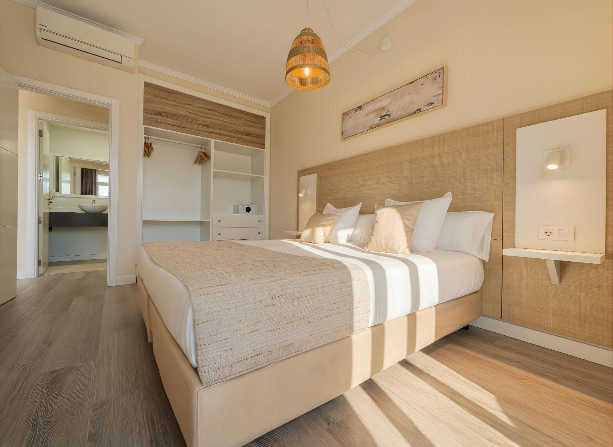 One-Bedroom Apartment Pool View