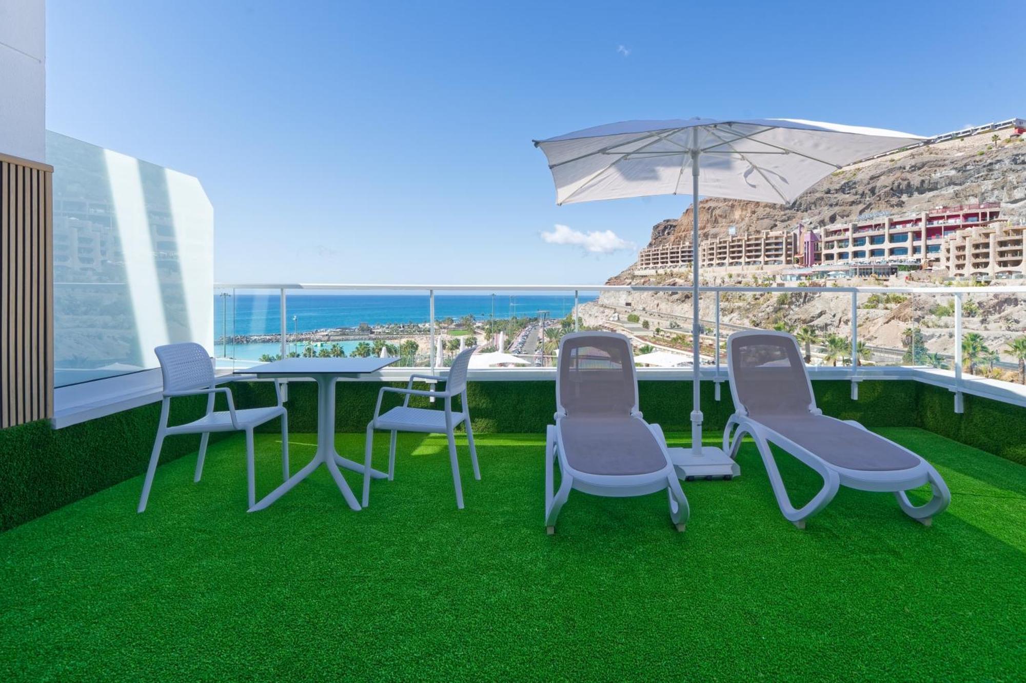 One-Bedroom Apartment Sea View Balcony