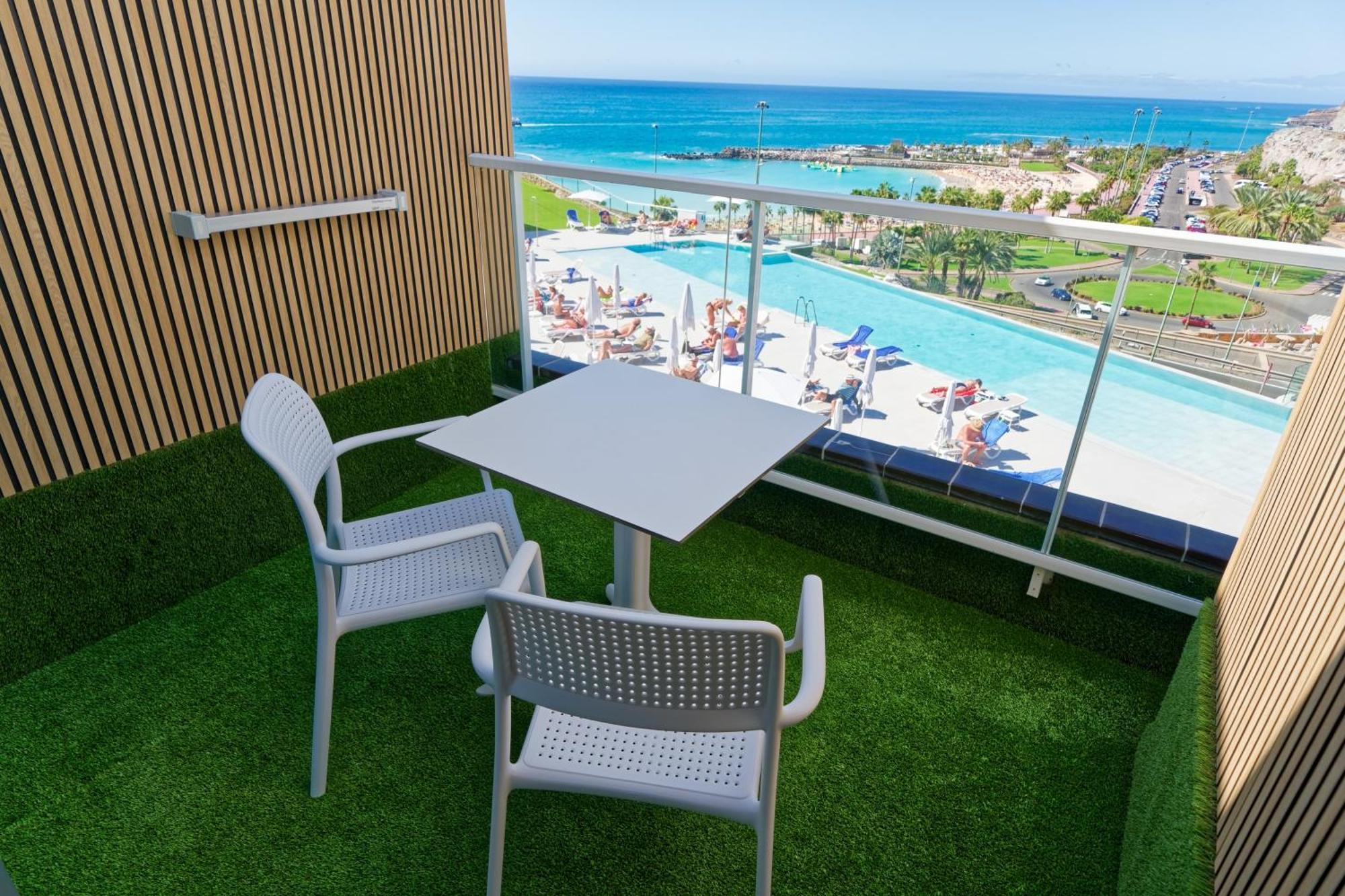 One-Bedroom Apartment Pool View