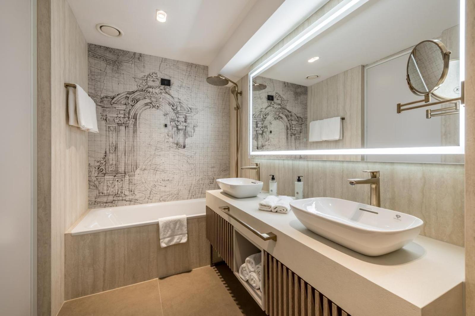 Luxury Suite Balcony Jacuzzi