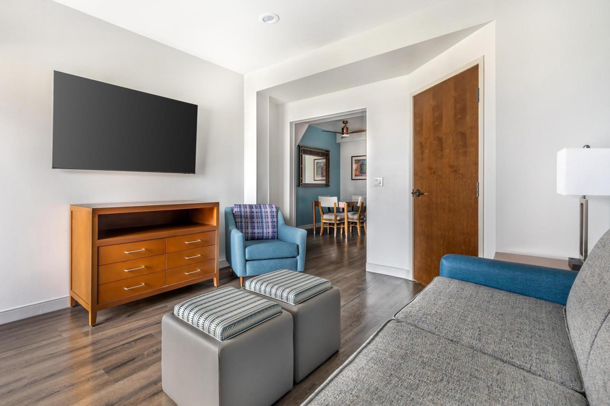 1 BEDROOM 1 KING SUITE ACCESSIBLE TUB