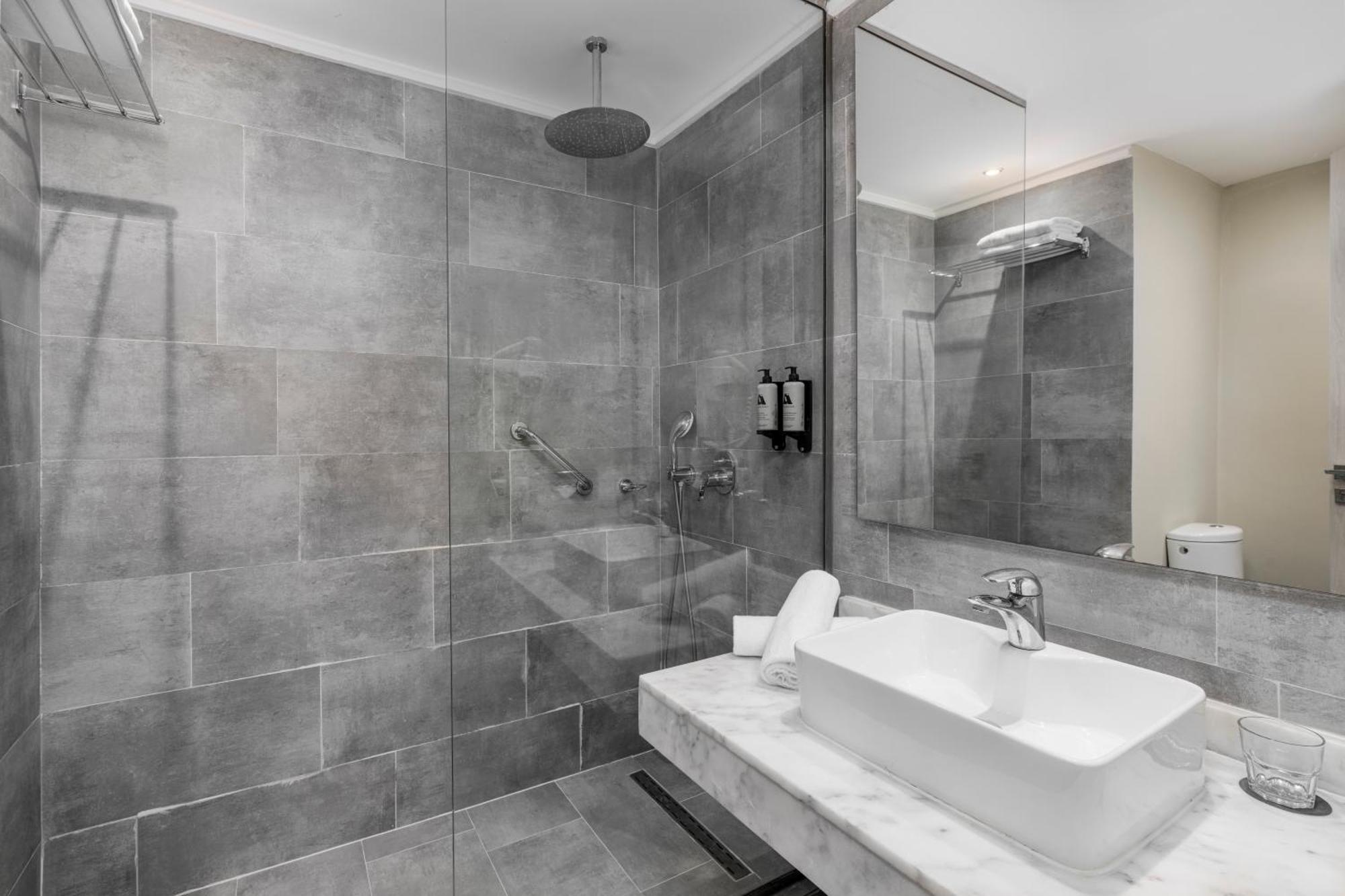 Chambre Double Supérieure - Vue sur Piscine