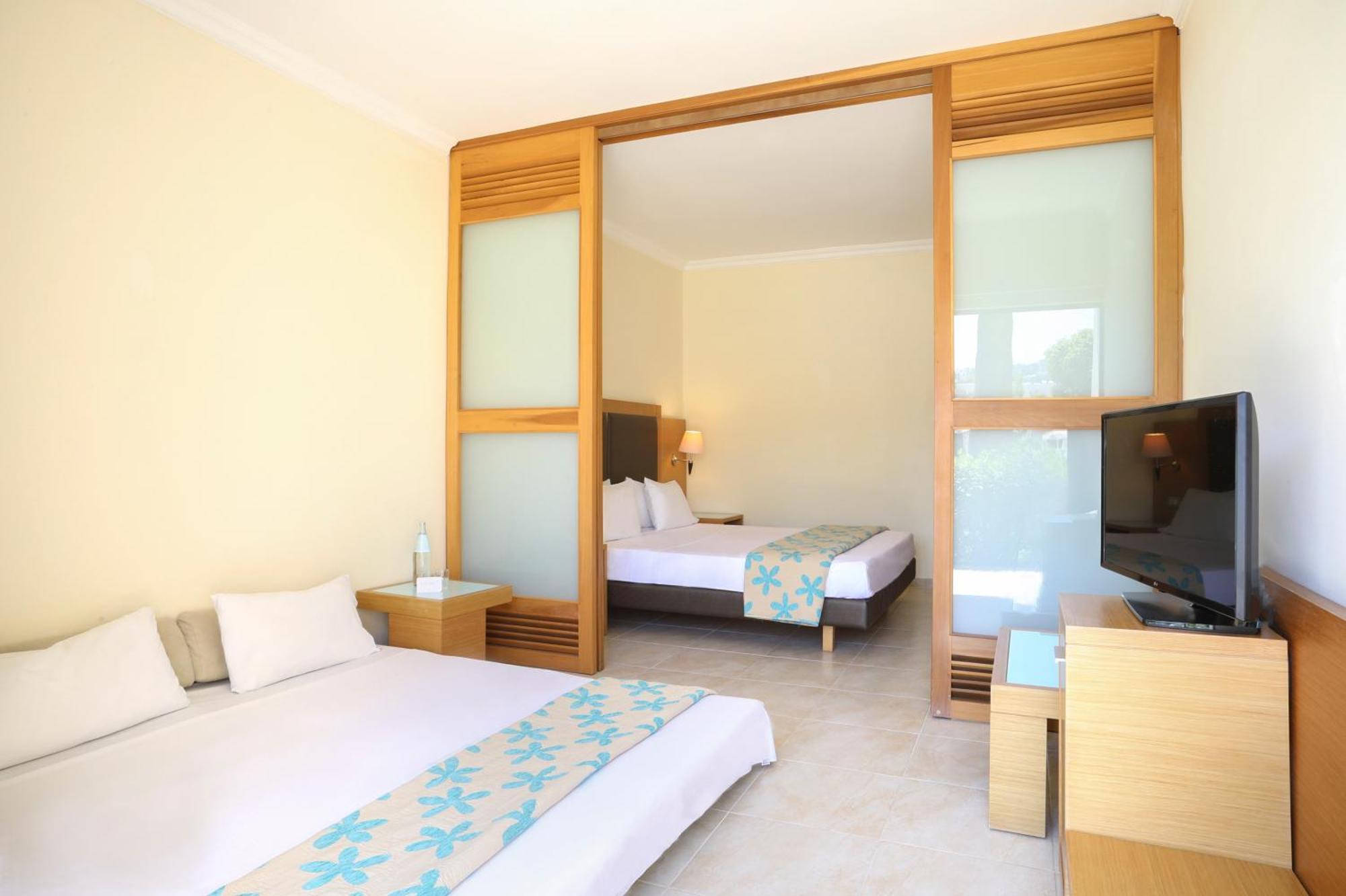 Xtra Sol Family Room,1758320196:JPEG
