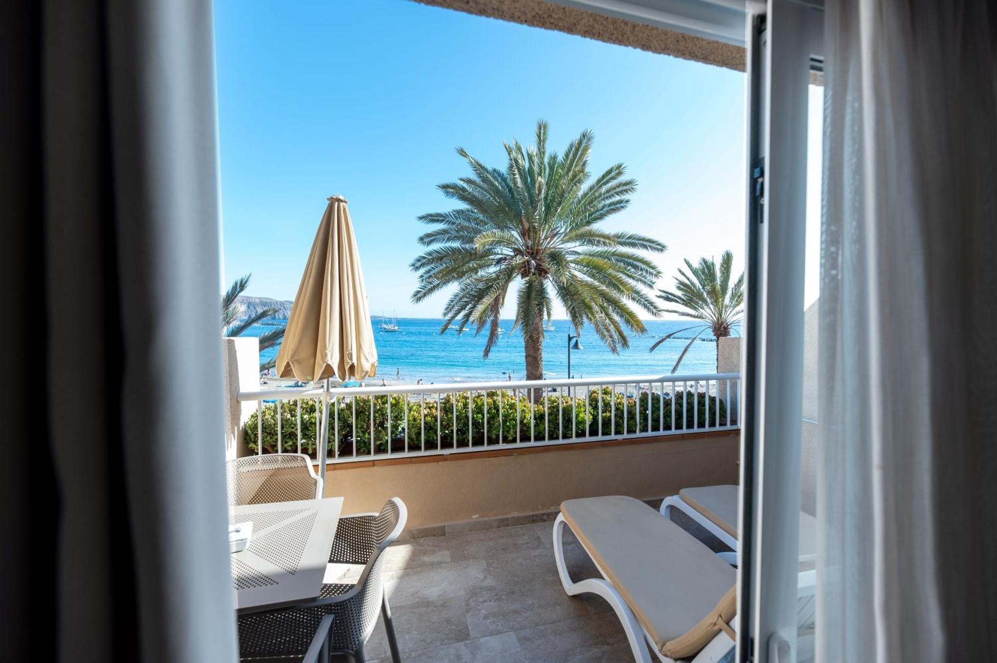 One-Bedroom Apartment Sea View