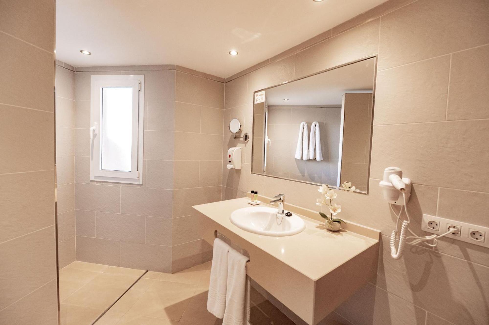 One-Bedroom Apartment 1