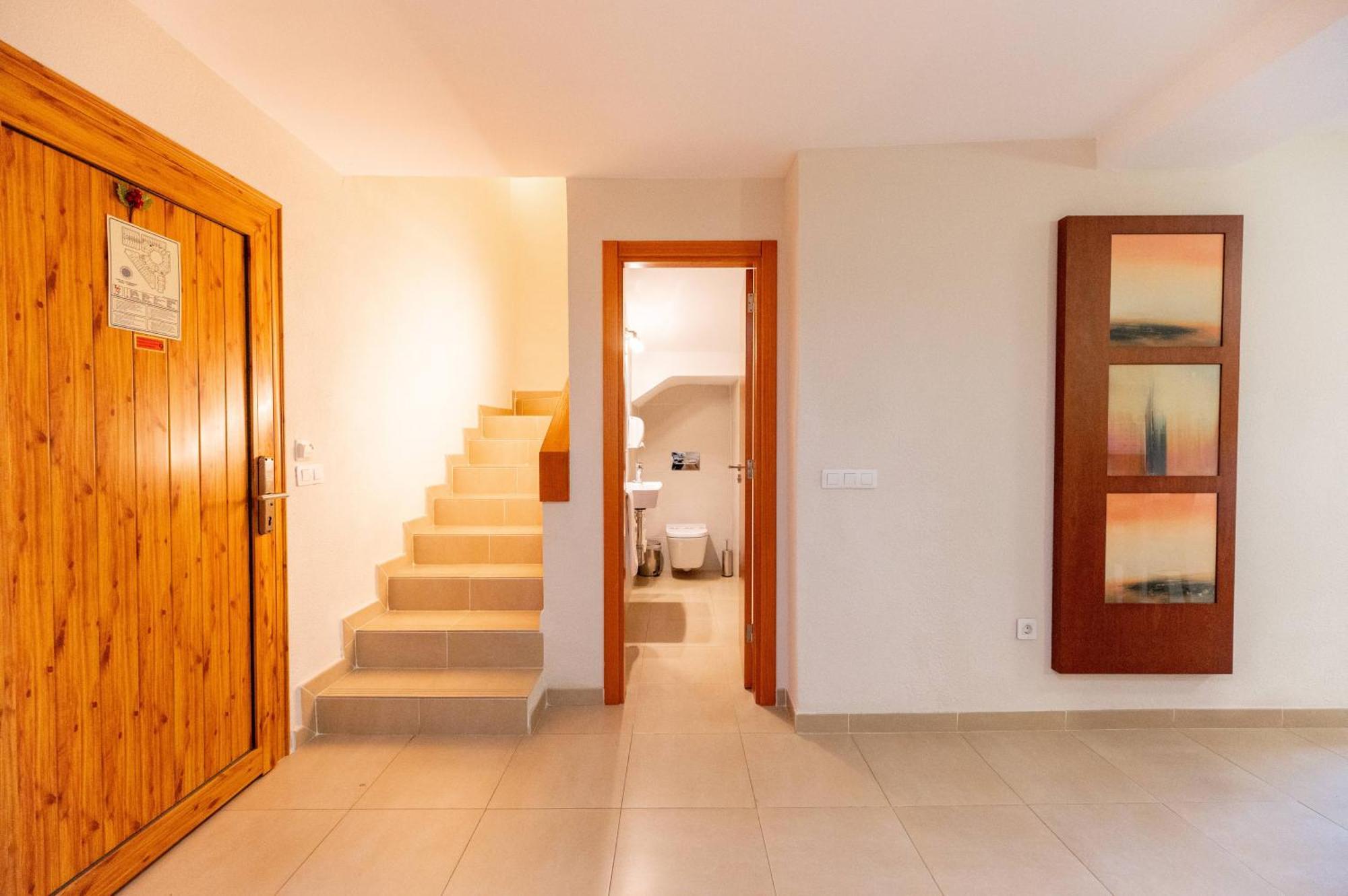 One-Bedroom Apartment 1