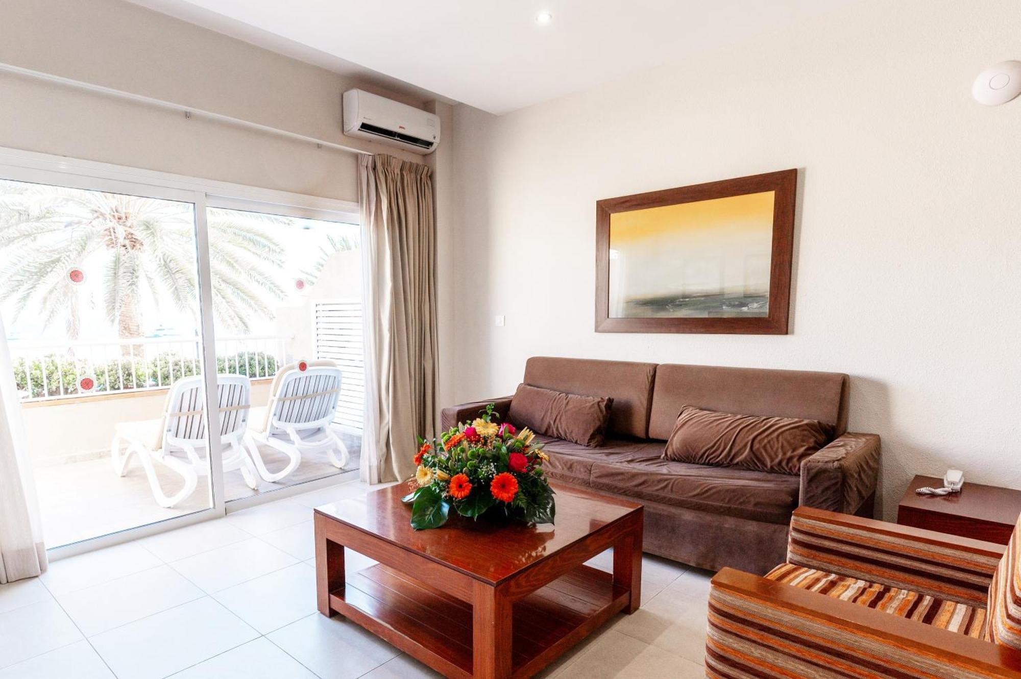 One-Bedroom Apartment Sea View