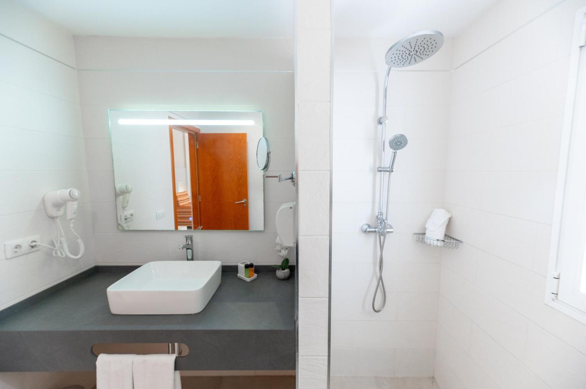 One-Bedroom Superior Apartment Sea View