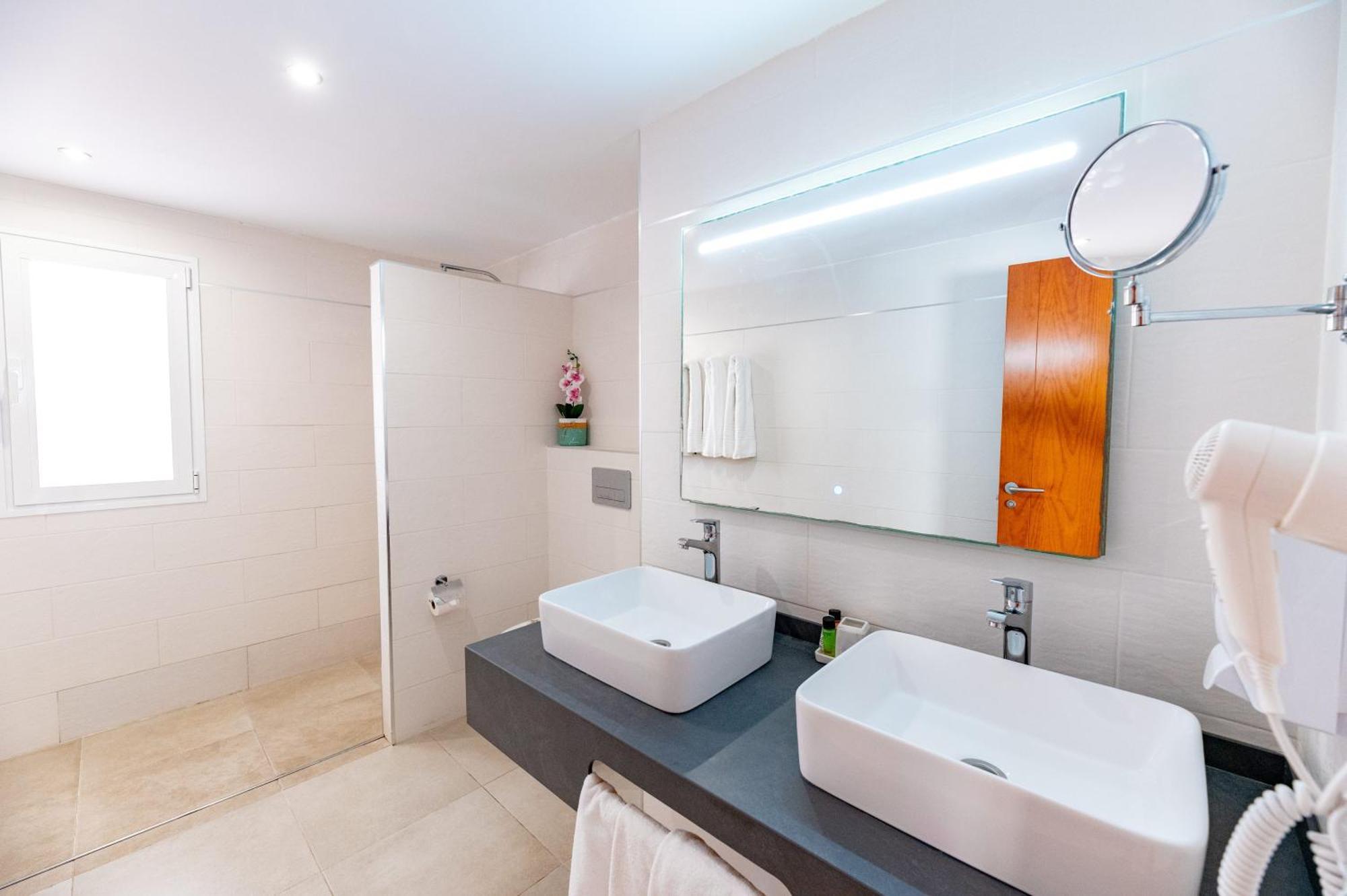 Two Bedroom Superior Apartment Sea View
