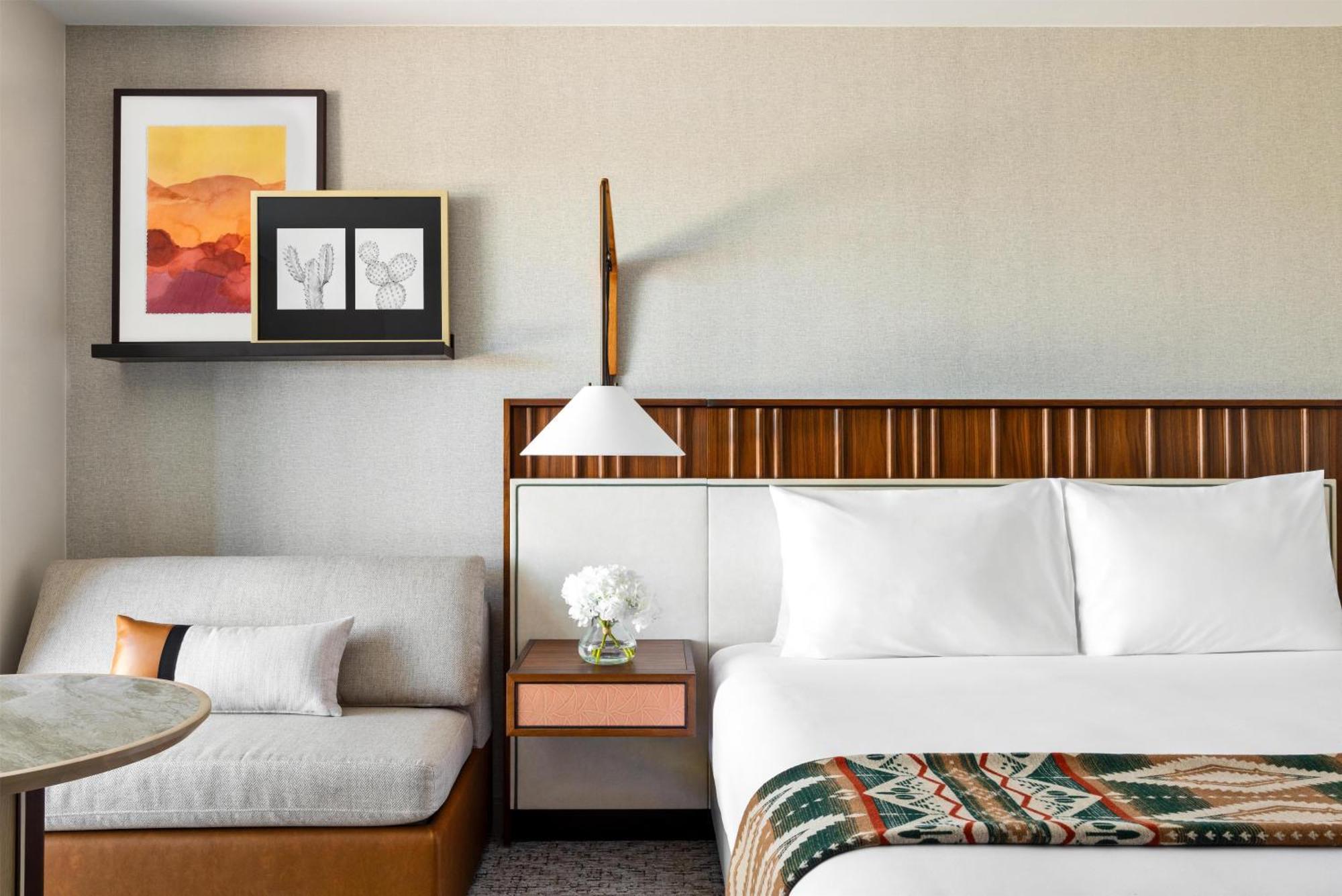 Zimmer mit Kingsize-Bett und barrierefreier Dusche – barrierefrei