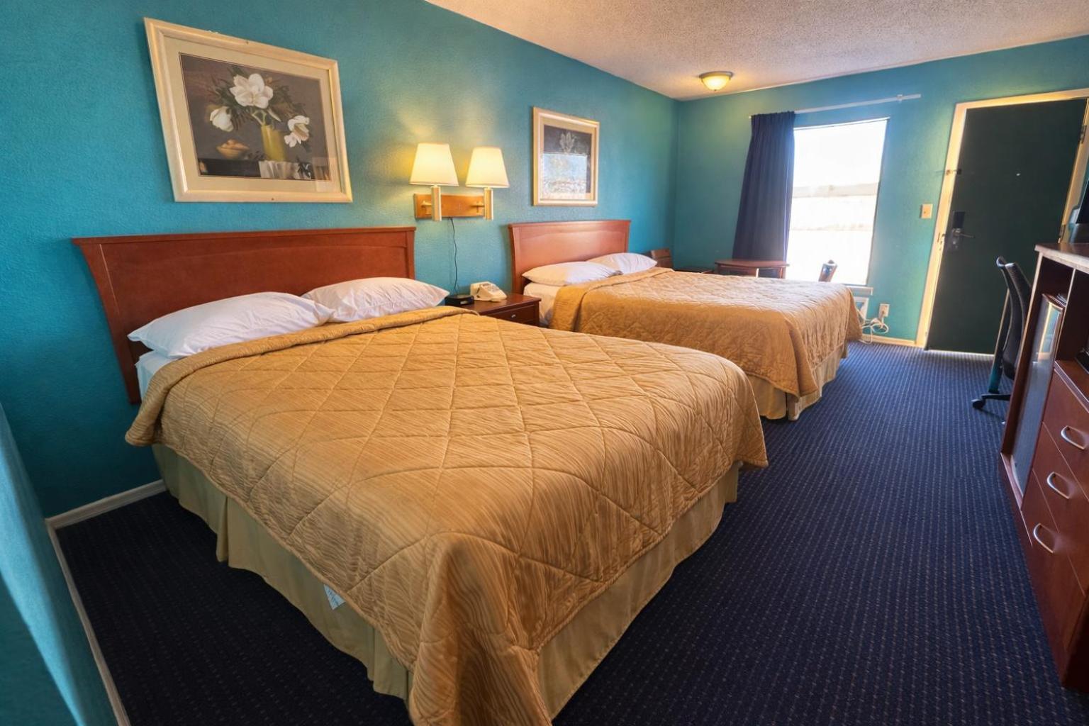 Deluxe Queen Room