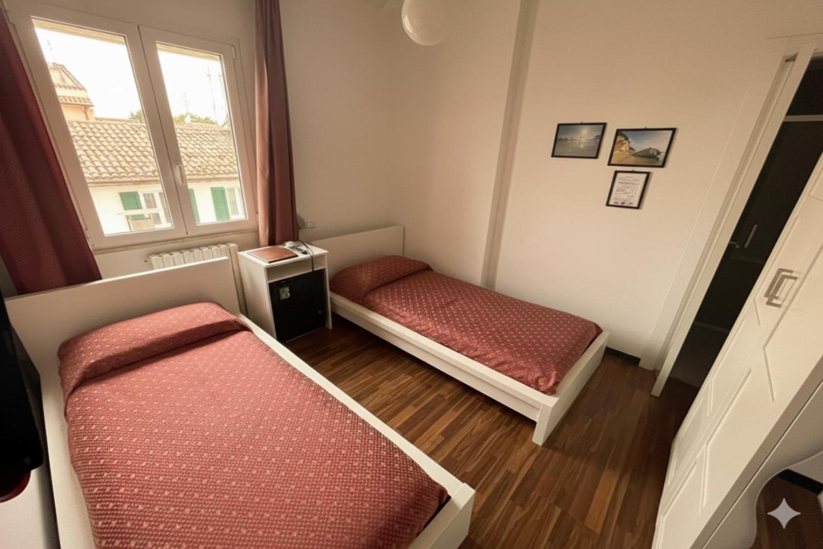 Camera Doppia con Letti Singoli con Bagno