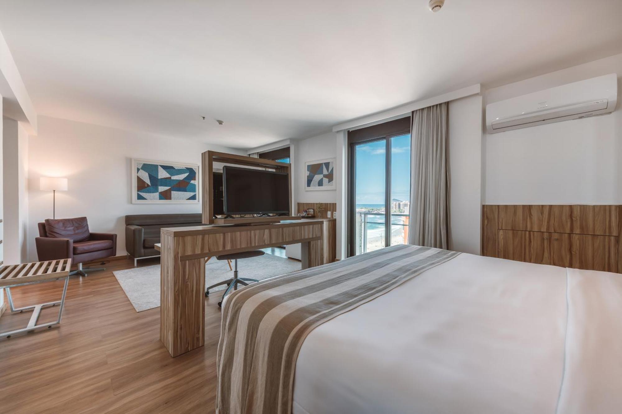 Suite Júnior com Vista Mar Lateral