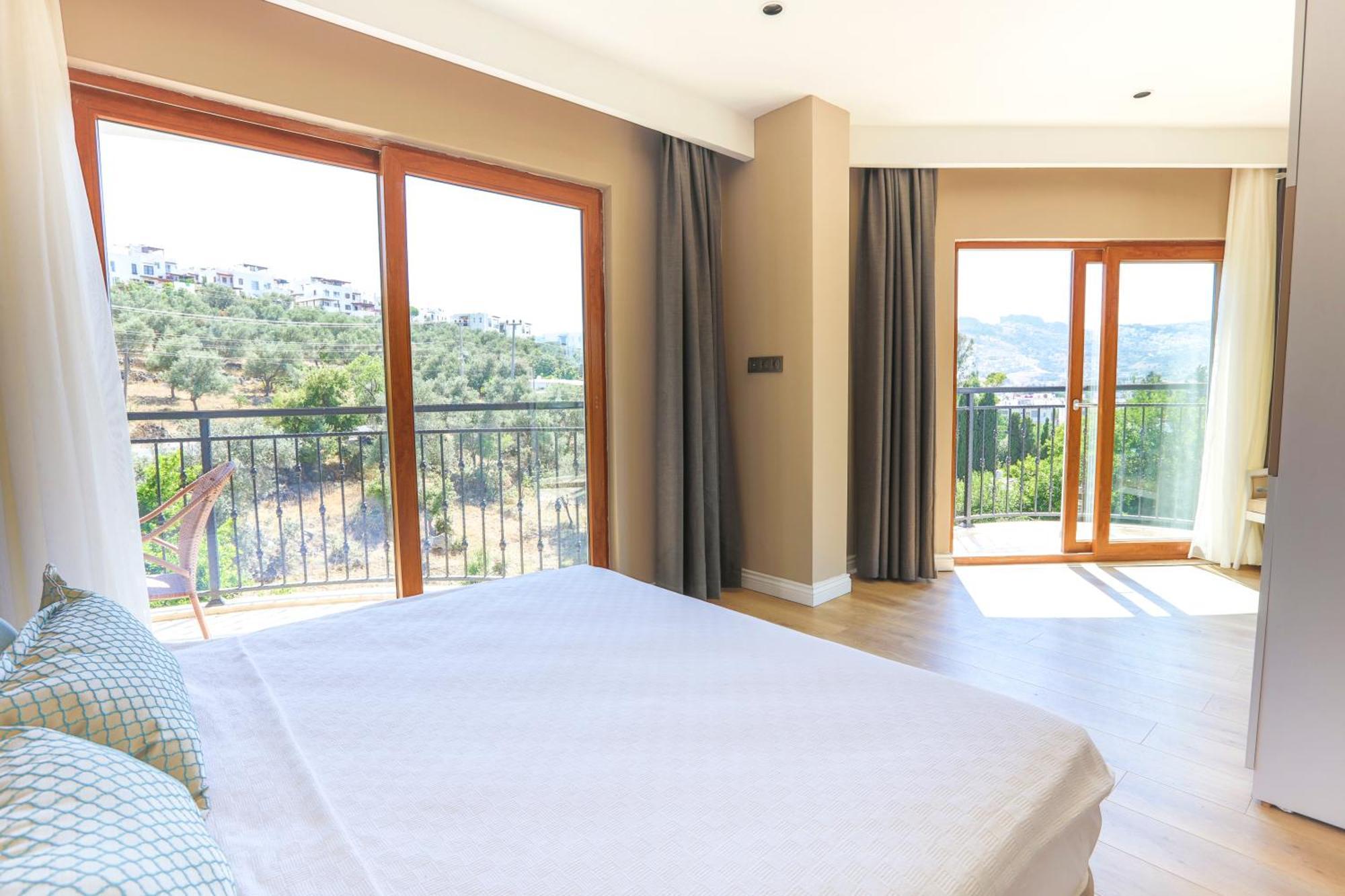 Quarto Standard com Cama de Casal ou 2 de Solteiro e Vista do Jardim