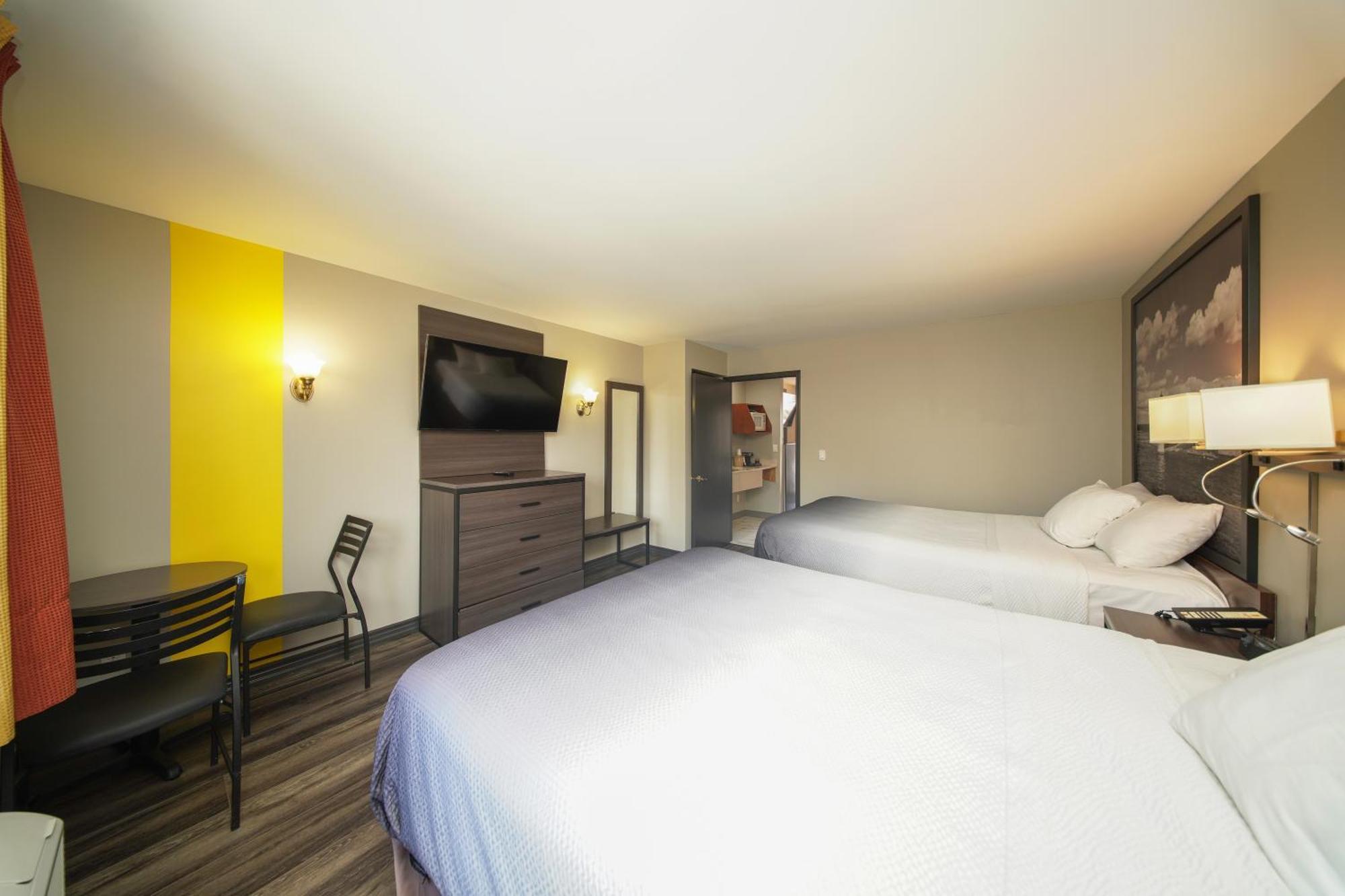 One-Bedroom Suite Two Queen Beds Non-Smoking