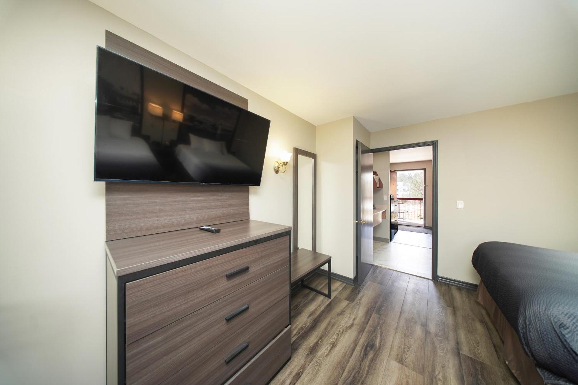 One-Bedroom Suite Two Queen Beds Non-Smoking