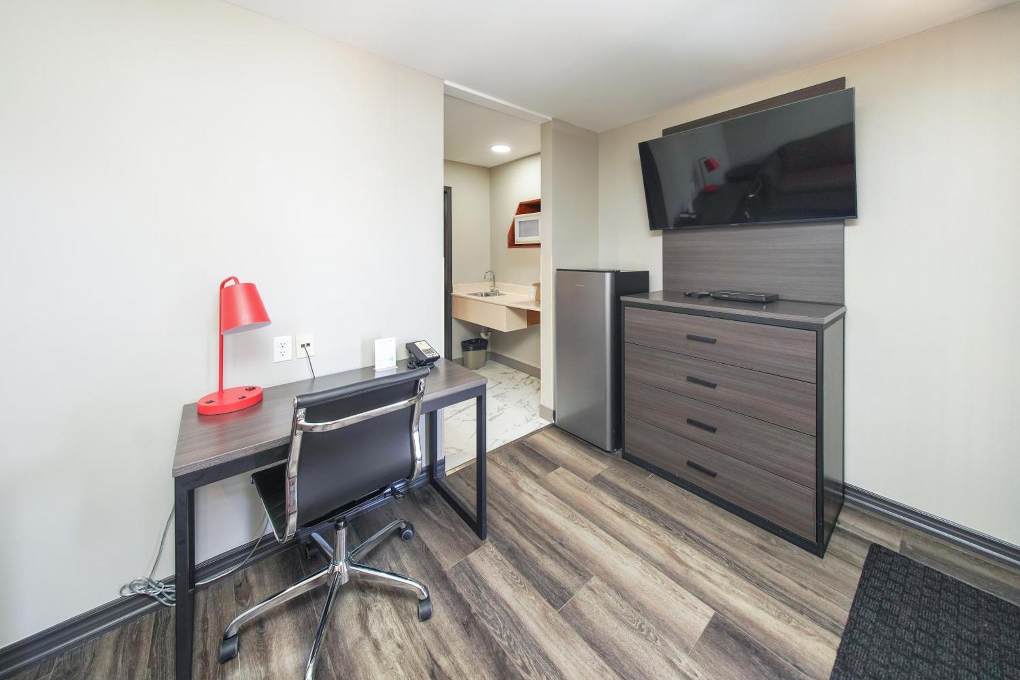 One-Bedroom Suite Two Queen Beds Non-Smoking