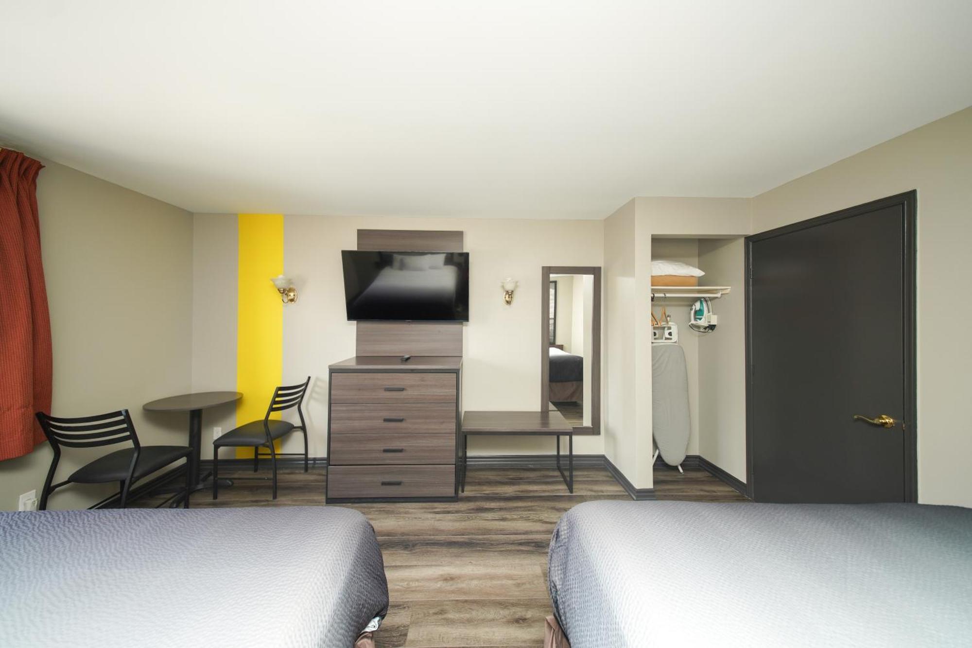 One-Bedroom Suite Two Queen Beds Non-Smoking