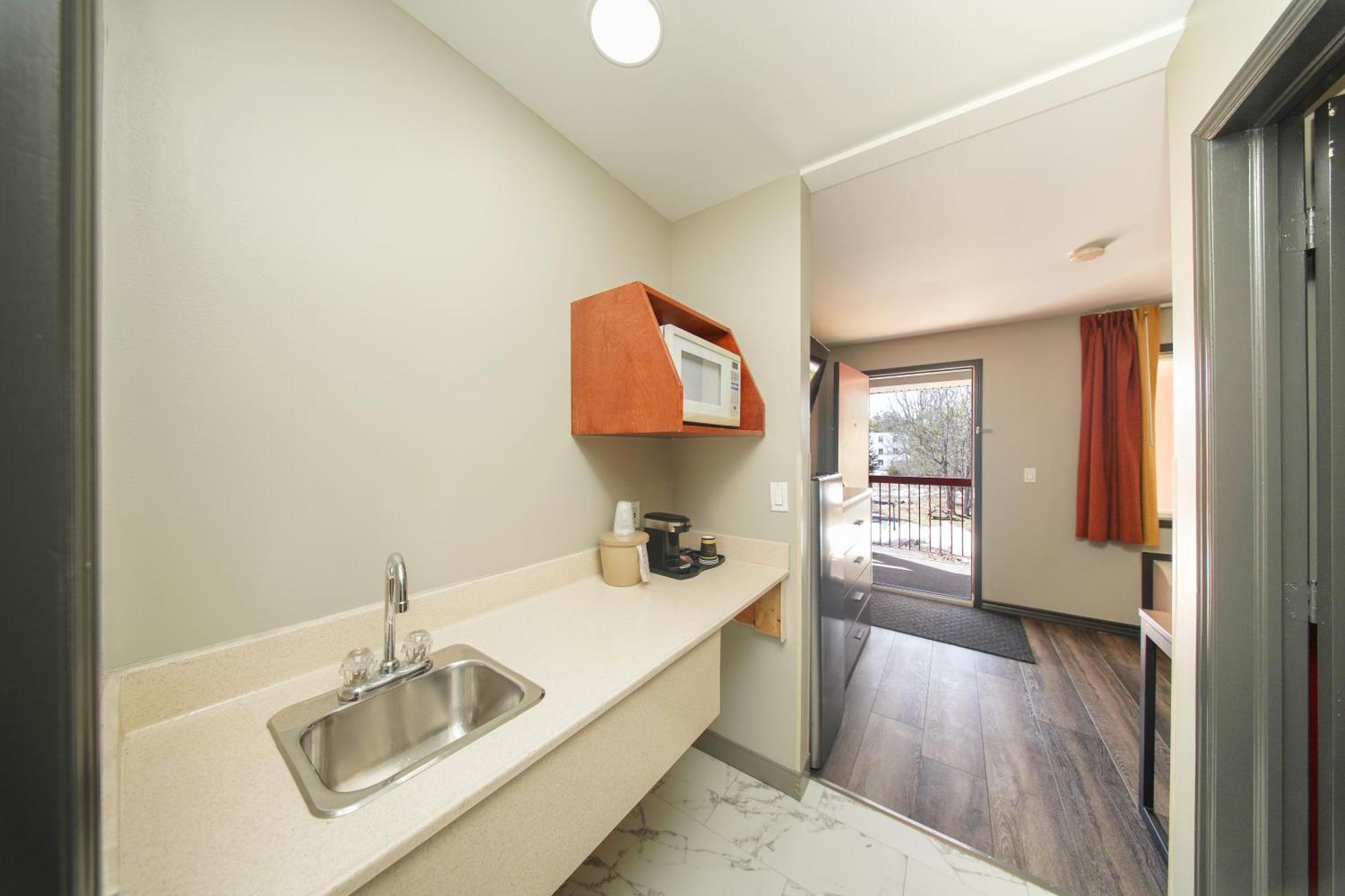 One-Bedroom Suite Two Queen Beds Non-Smoking