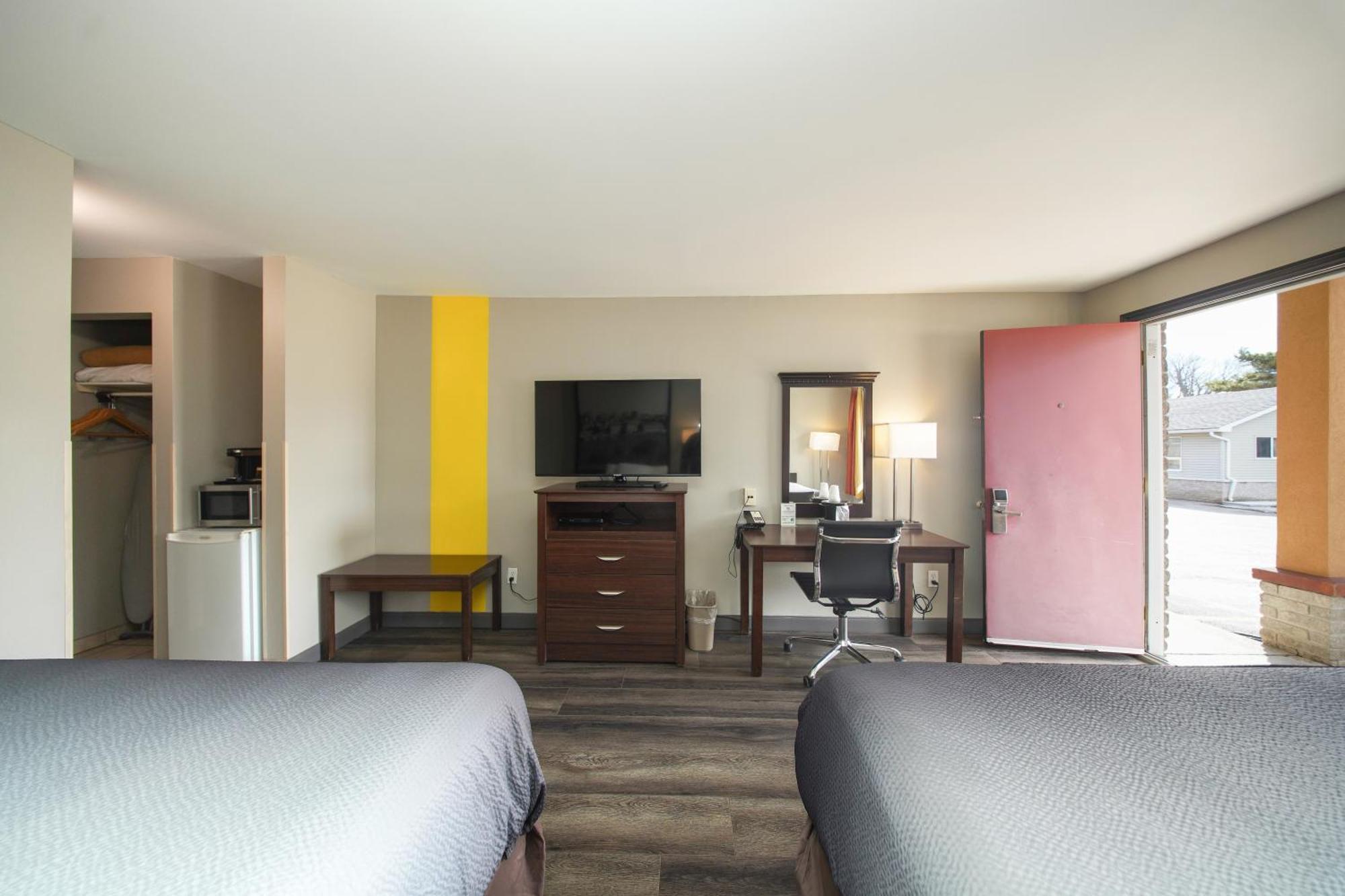 Queen Room Two Queen Beds Pet Friendly or Non-Smoking