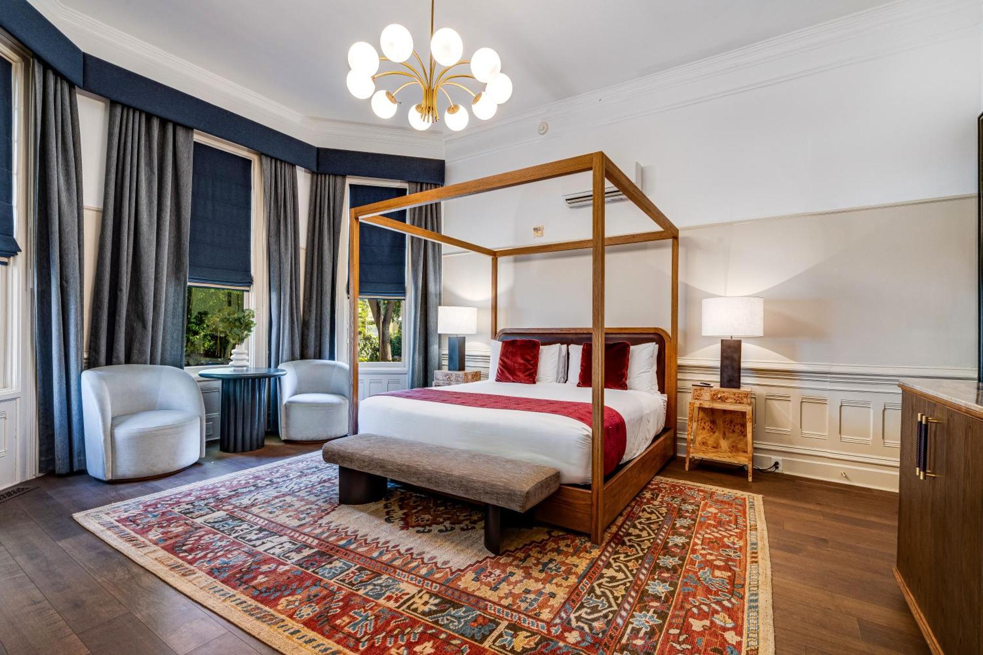 Deluxe King Room