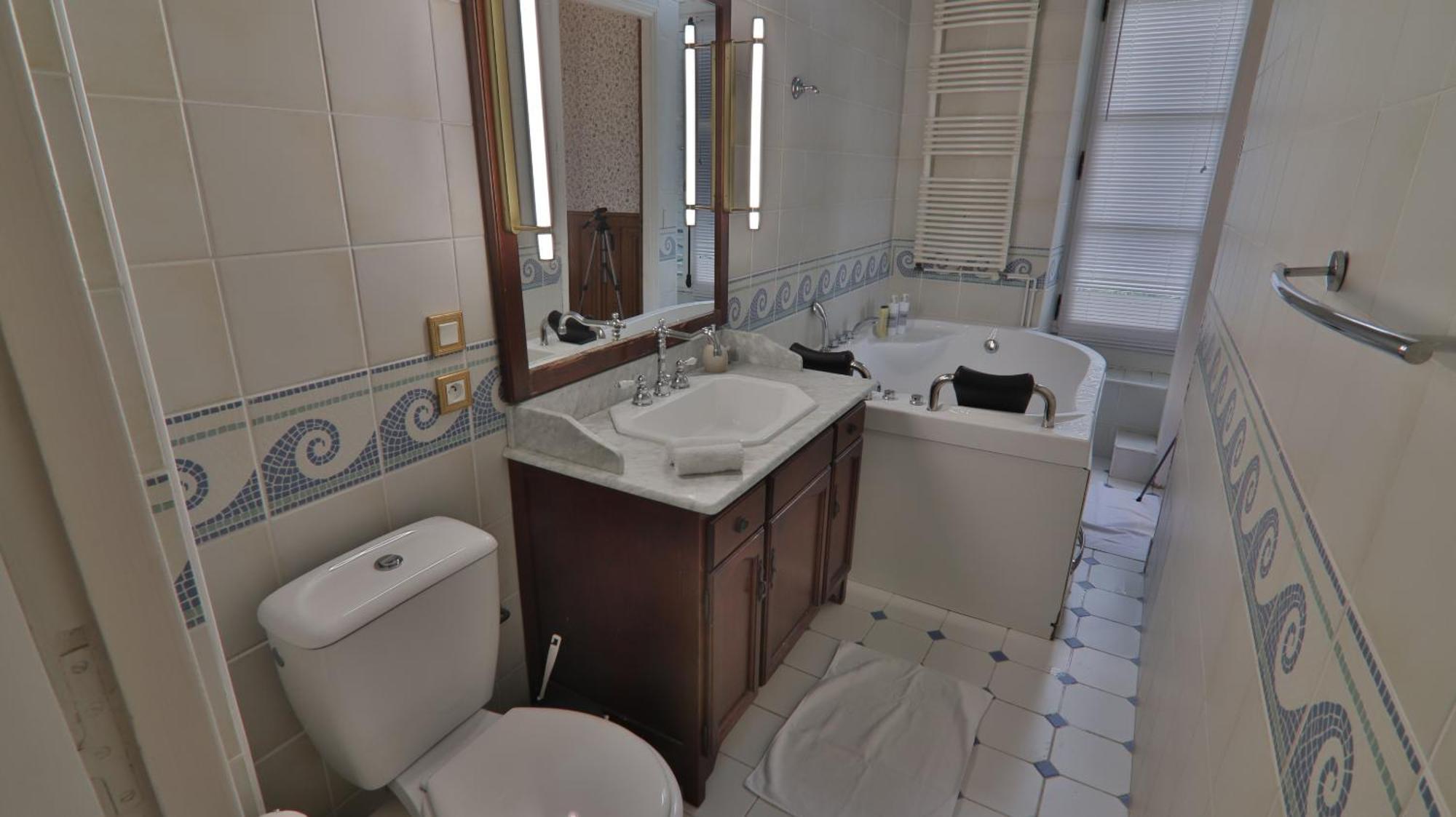 Double Room Spa Bath,1758859792:JPEG