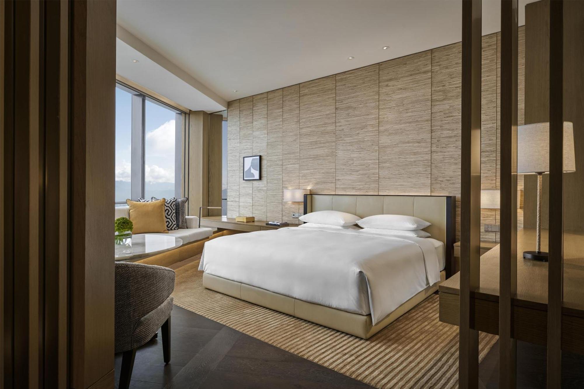 Corner King Room