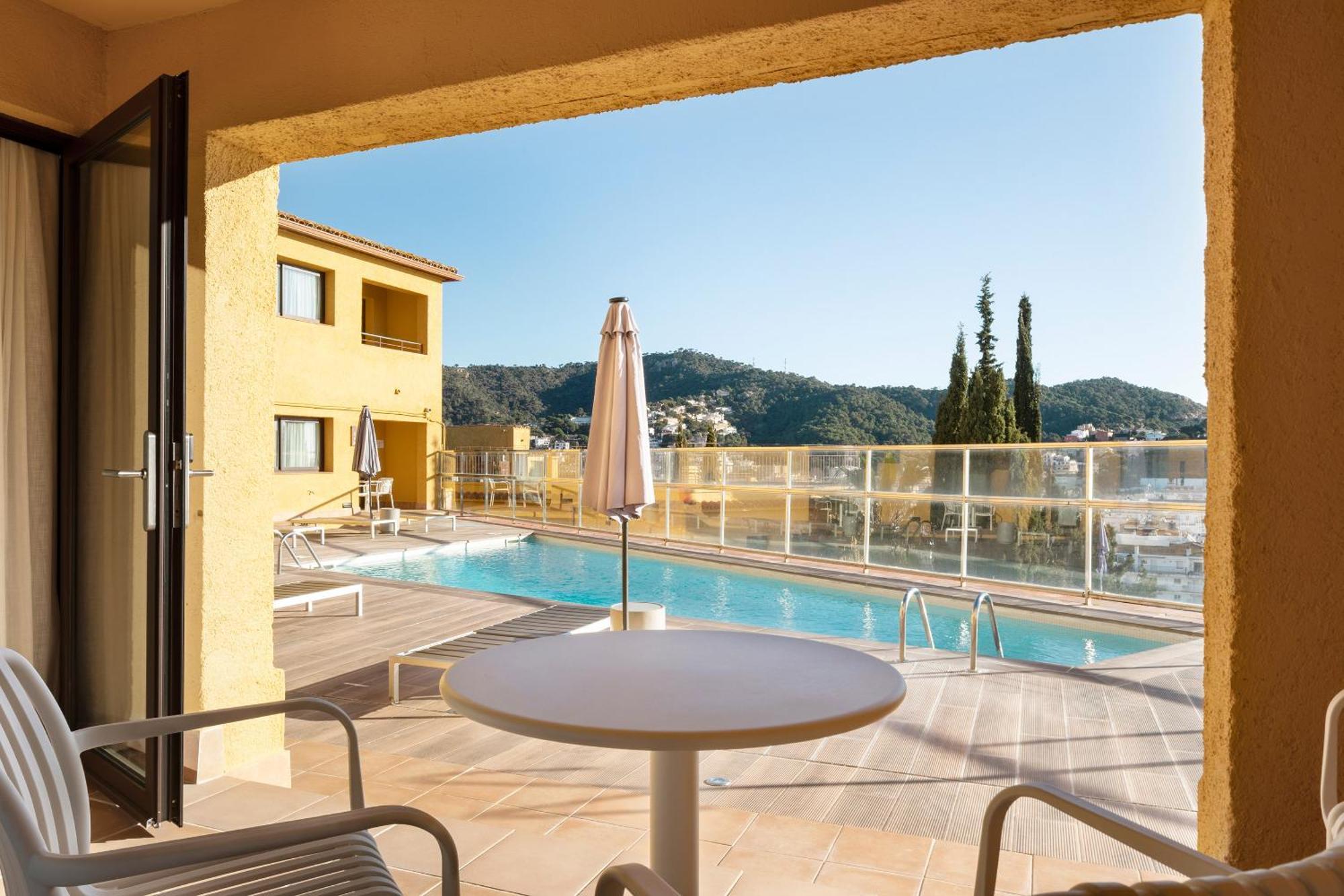 Apartamento de 1 dormitorio con vistas a la piscina