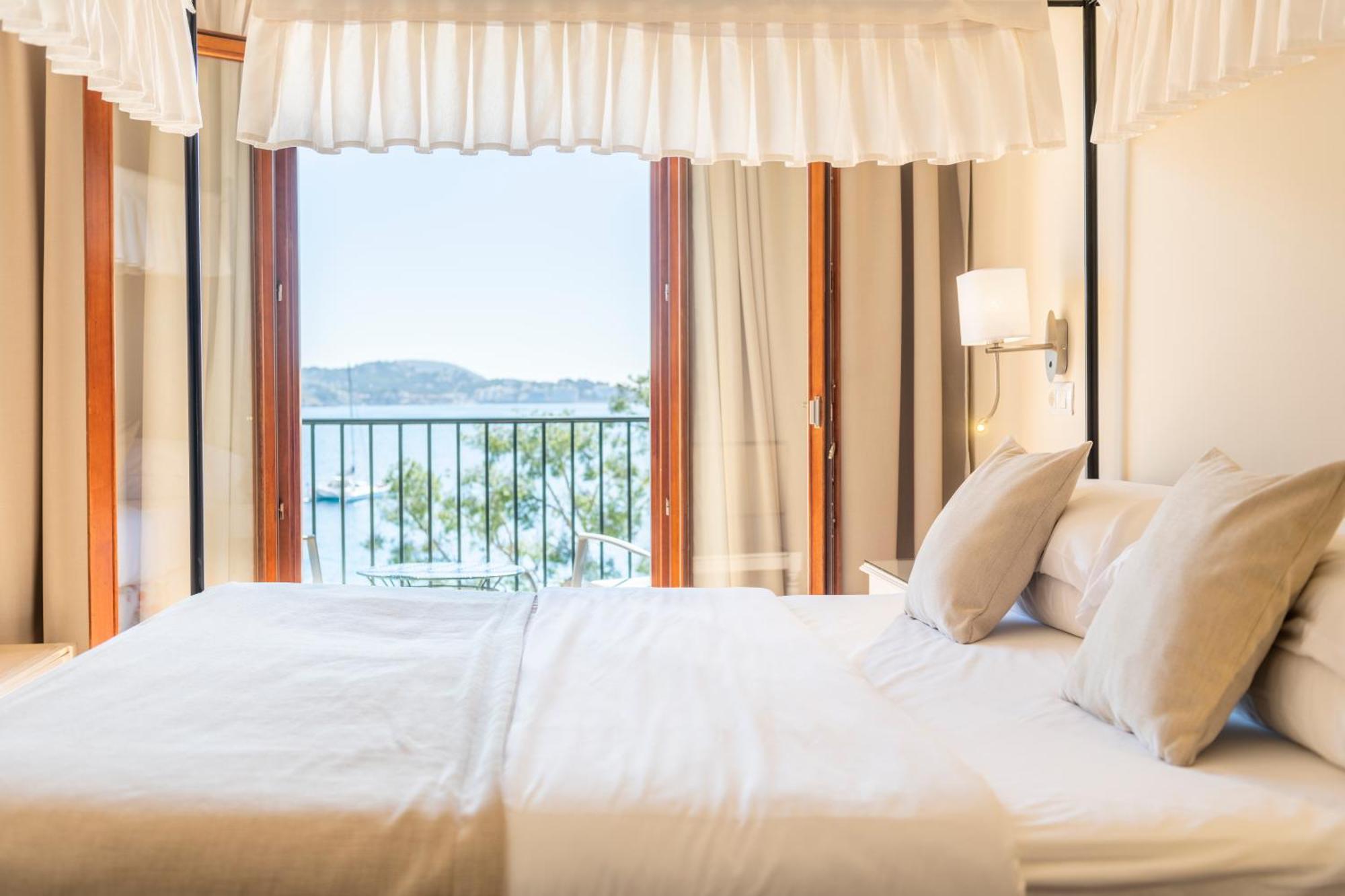 Habitación Doble Superior con balcón y vistas frontales al mar - 1 o 2 camas