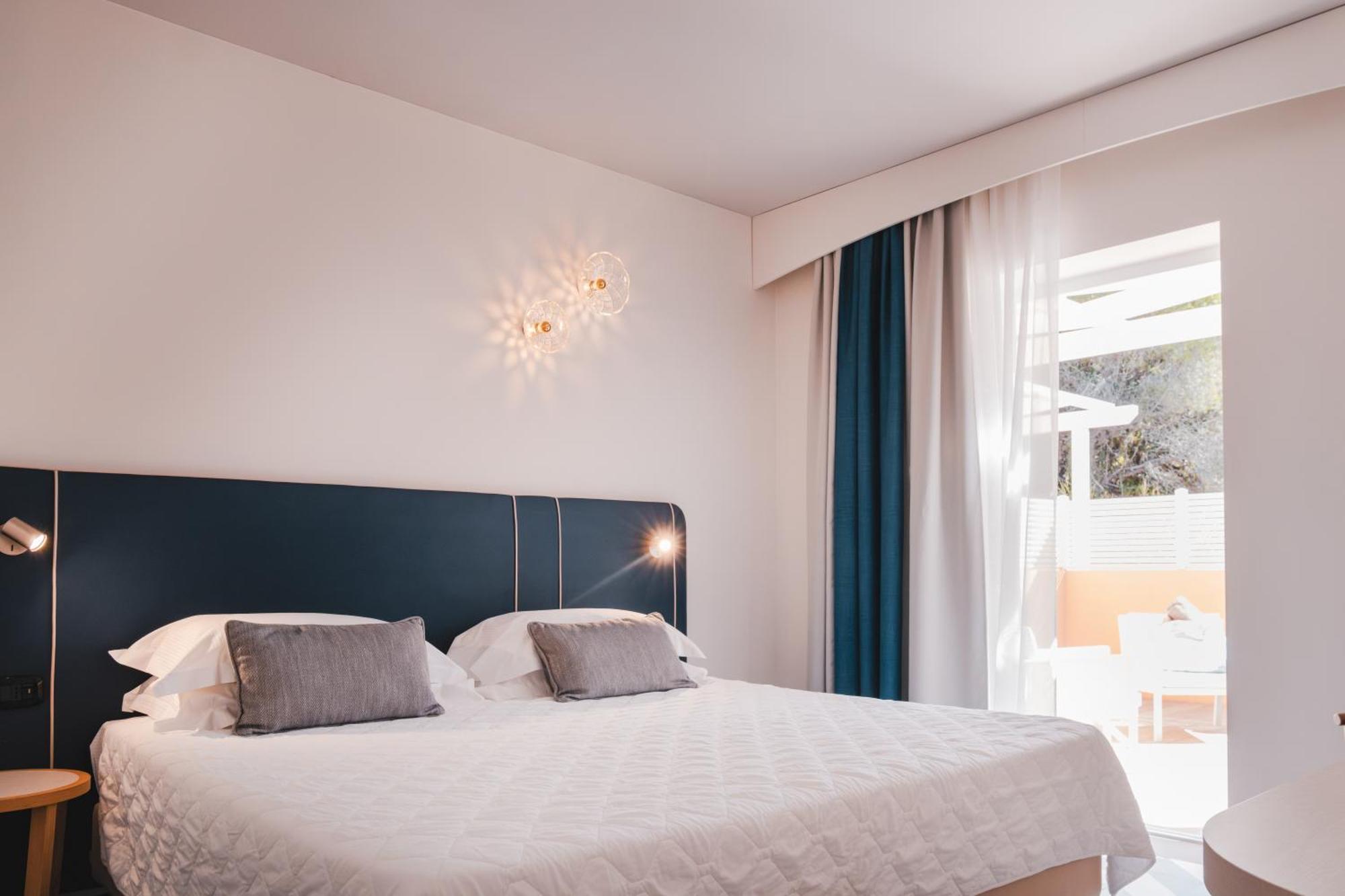 Suite mit Kingsize-Bett mit Whirlpool