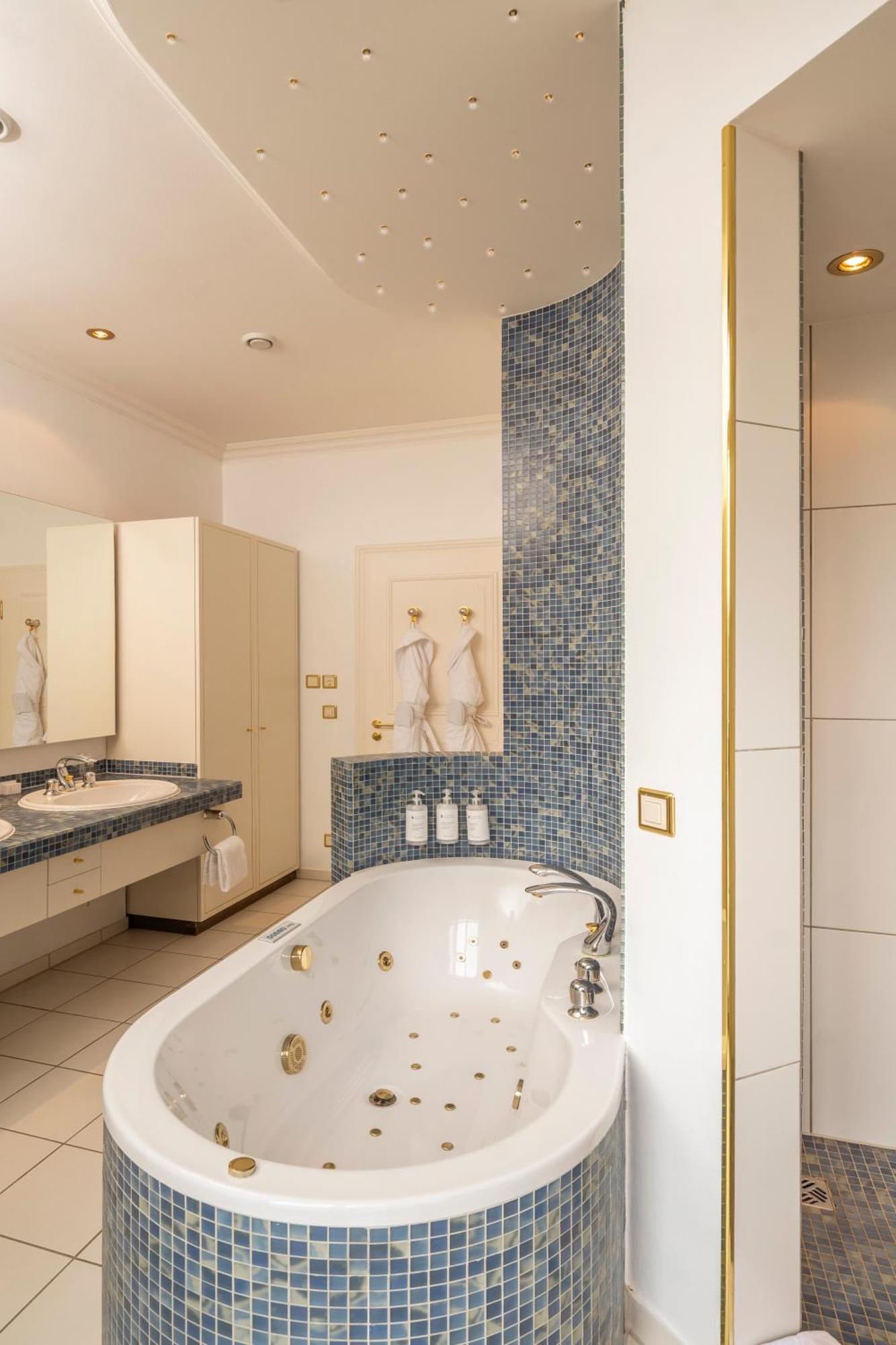 Suite Royale 2 Chambres avec Balcon - Vue sur Lac