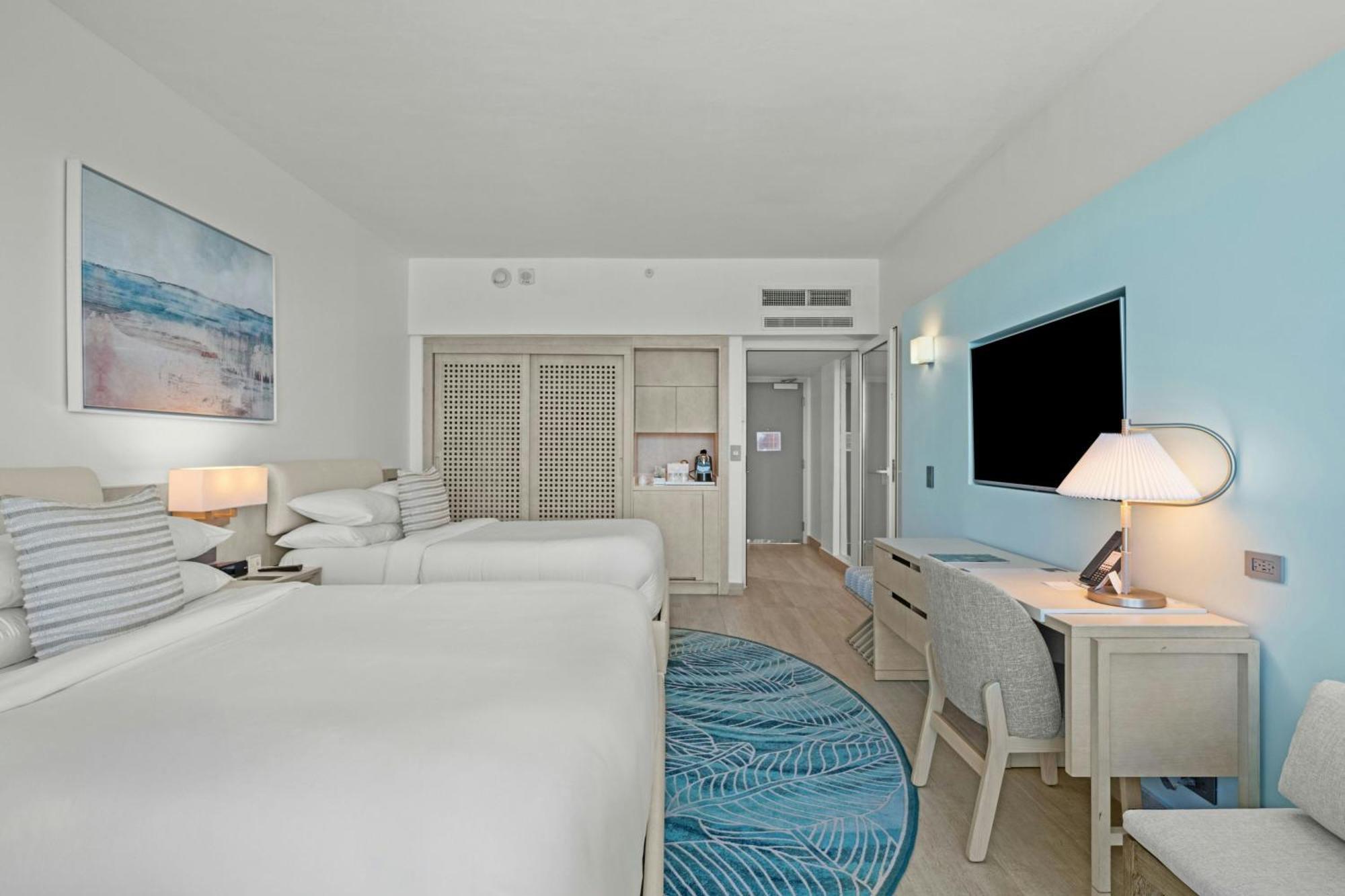 Chambre Double de Luxe avec 2 Lits Doubles et Vue sur l'Océan
