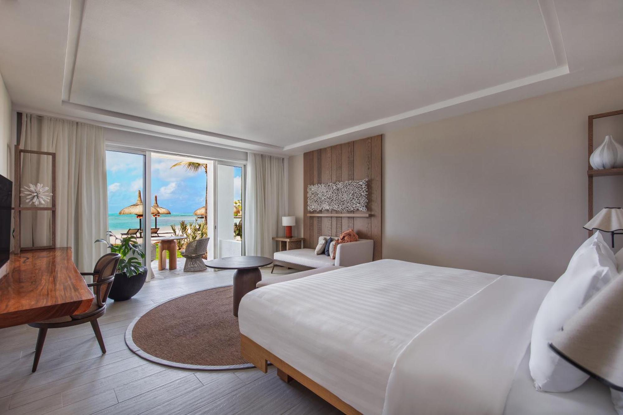 Hibiscus Beachfront Junior Suite King