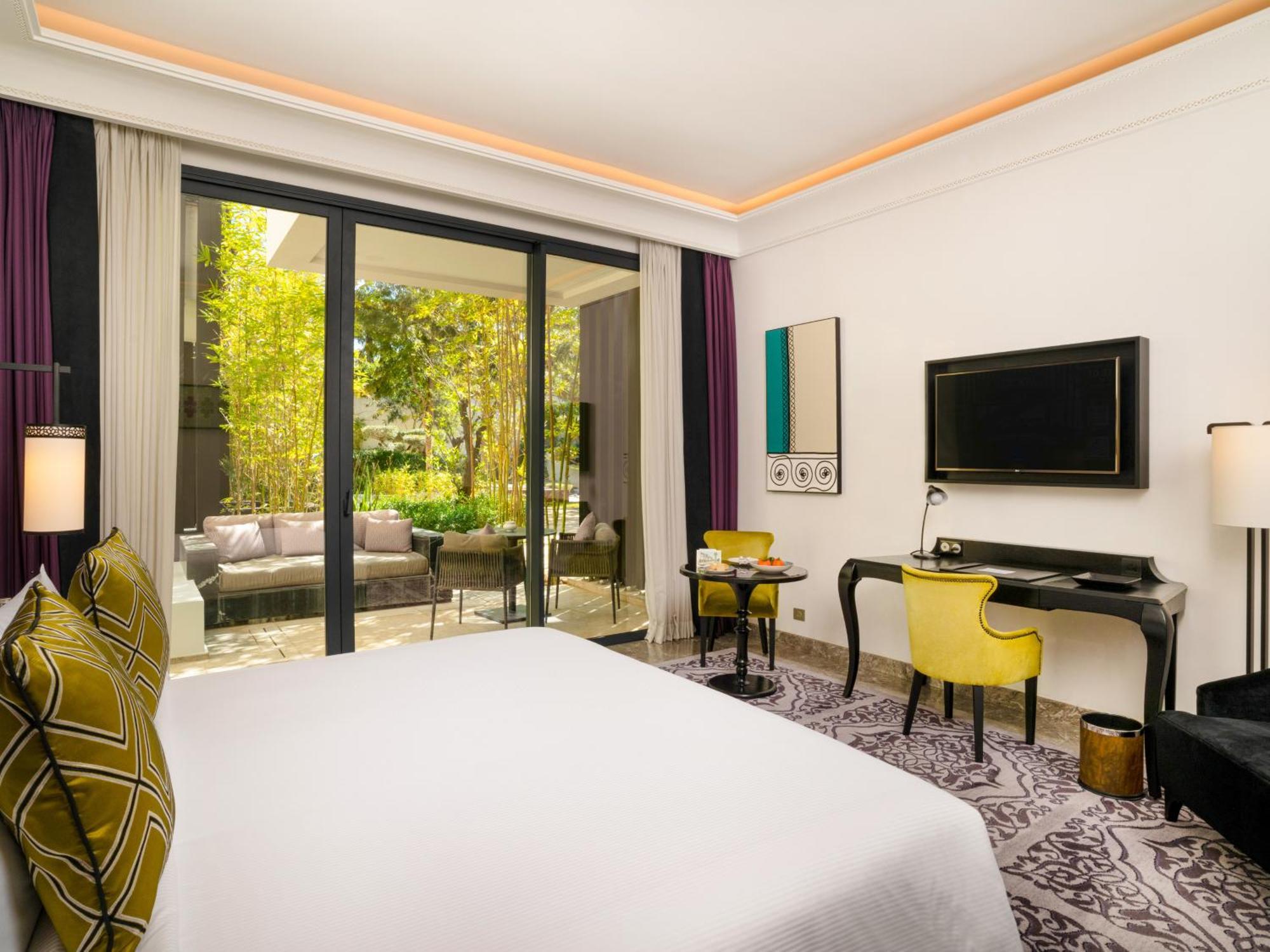 Chambre Lit King-Size Premium - Accessible aux Personnes à Mobilité Réduite
