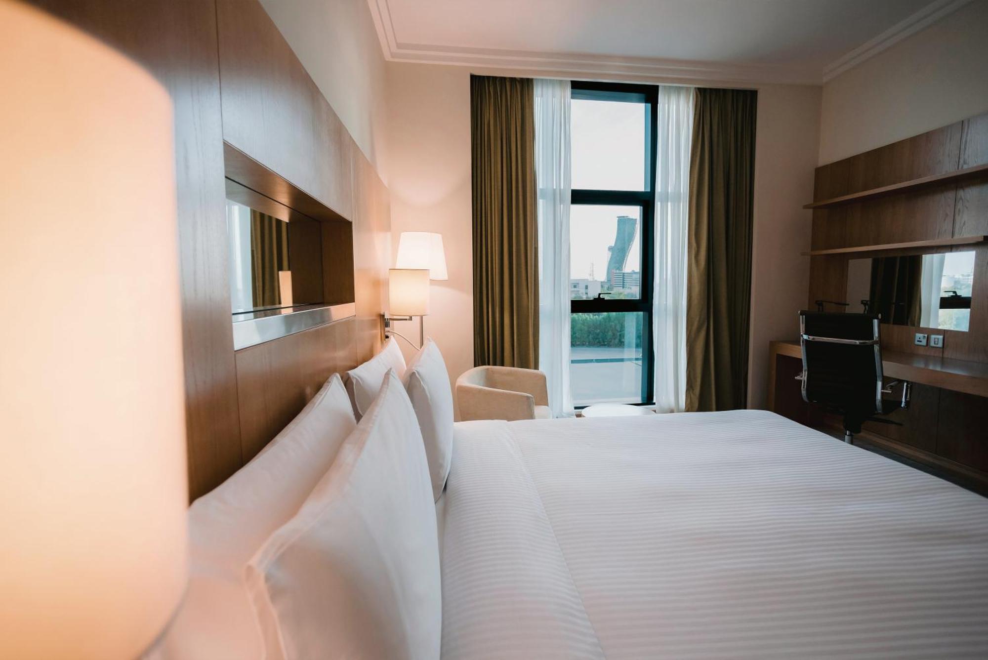 Standard Zimmer mit Kingsize-Bett und Stadtblick – Nichtraucher