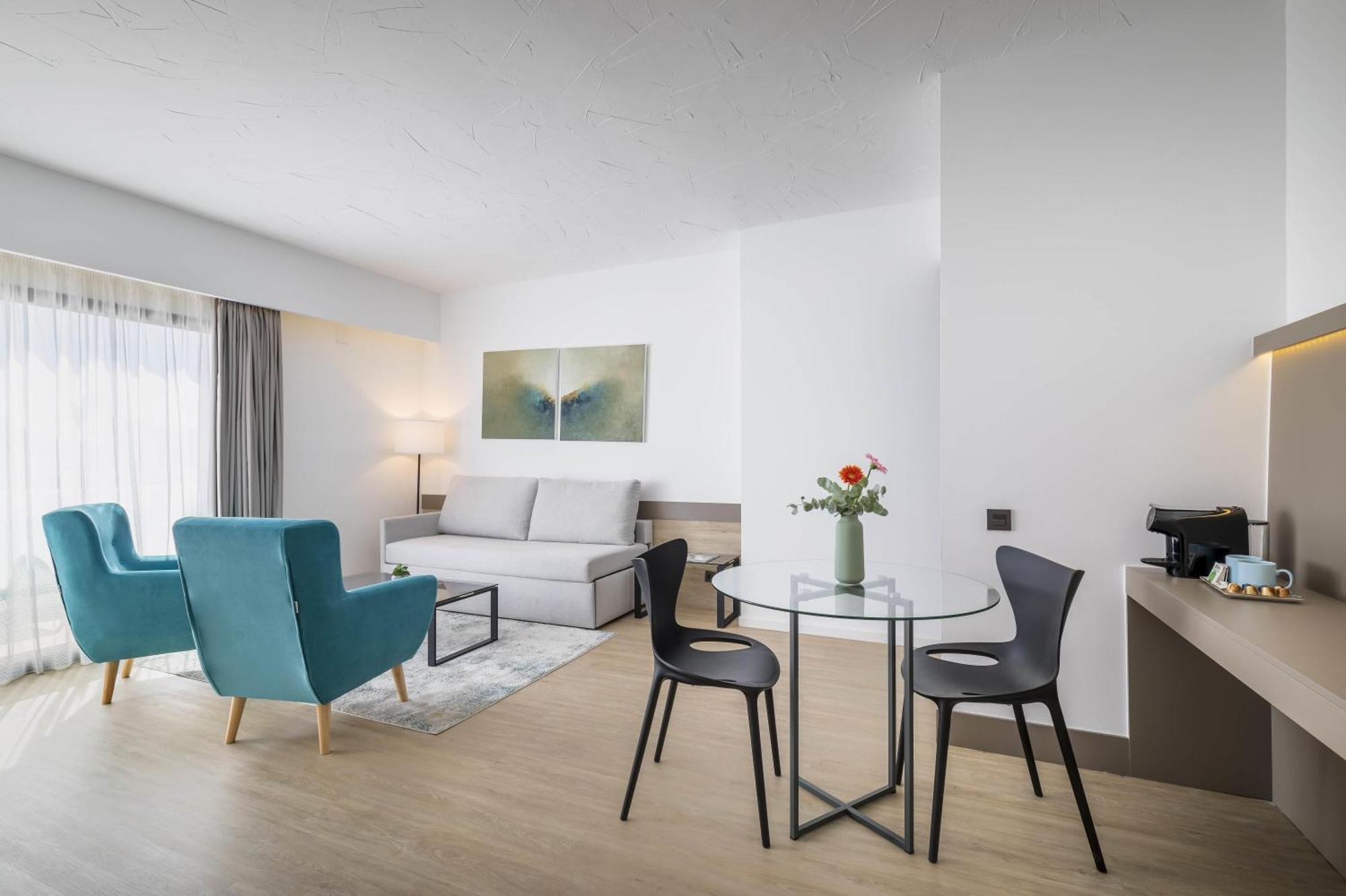 Junior Suite,1765799907:JPEG
