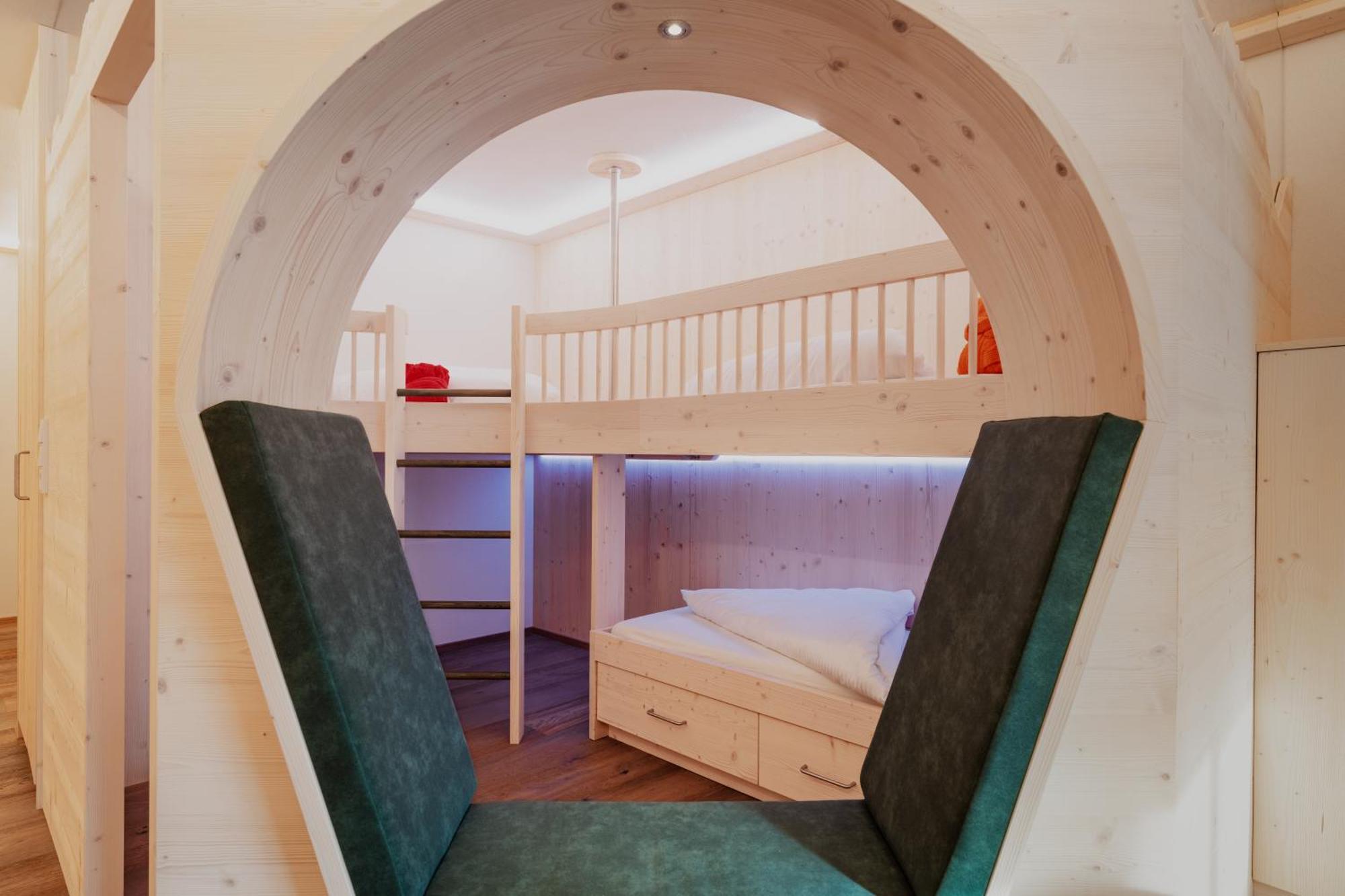 Familiekamer met Uitzicht op de Bergen